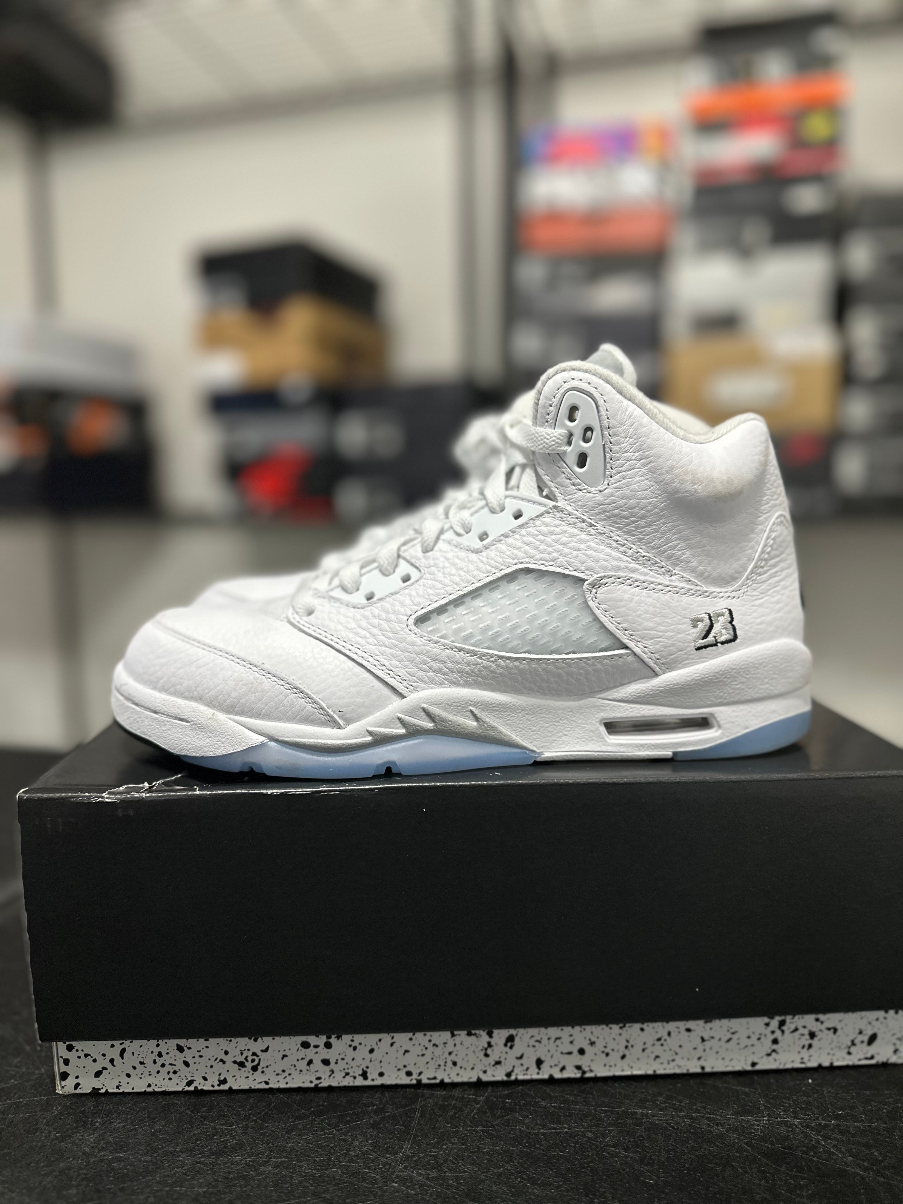 Size 7y - J5 white metallic