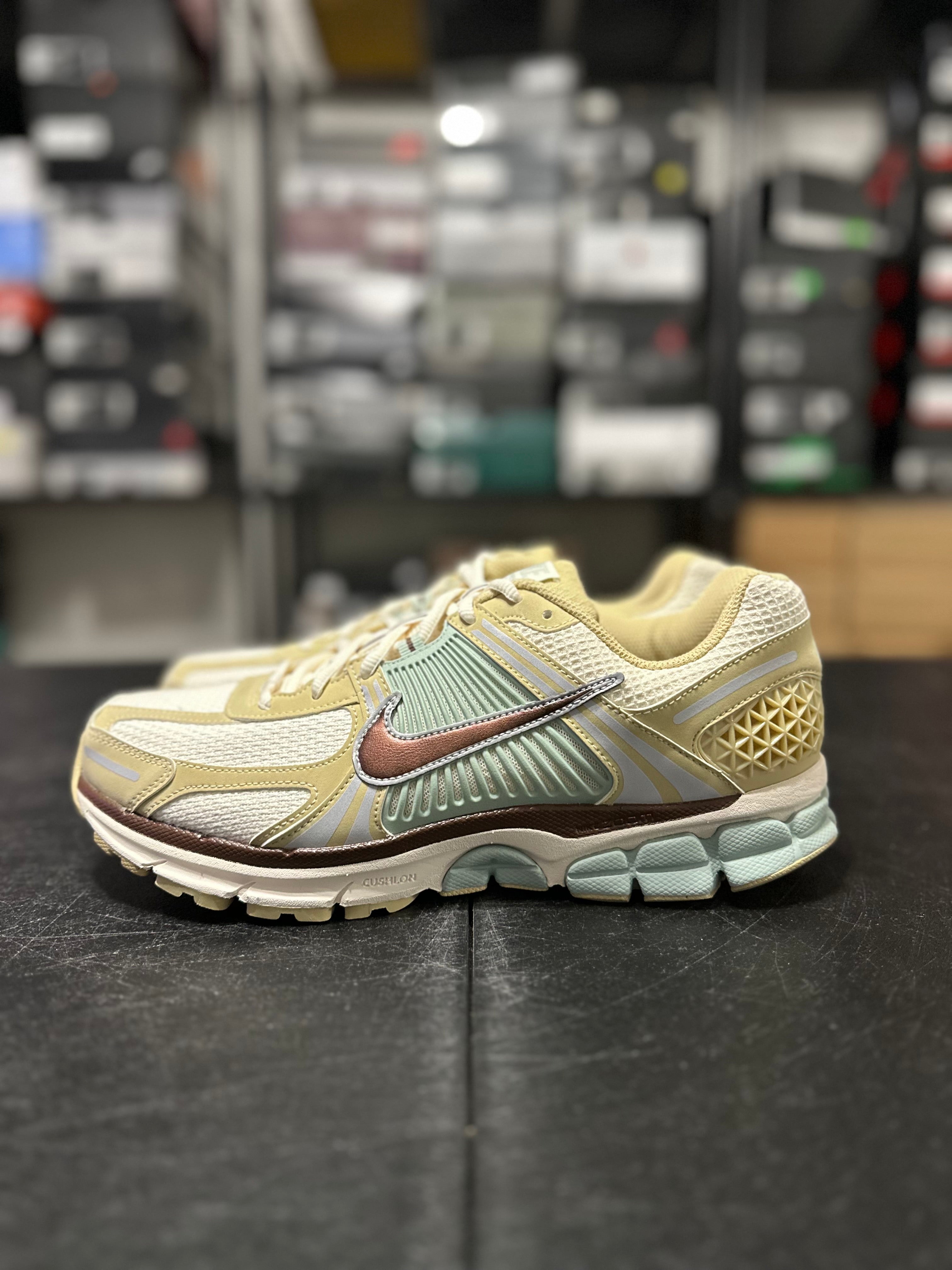 Size 10.5 - Vomero 5