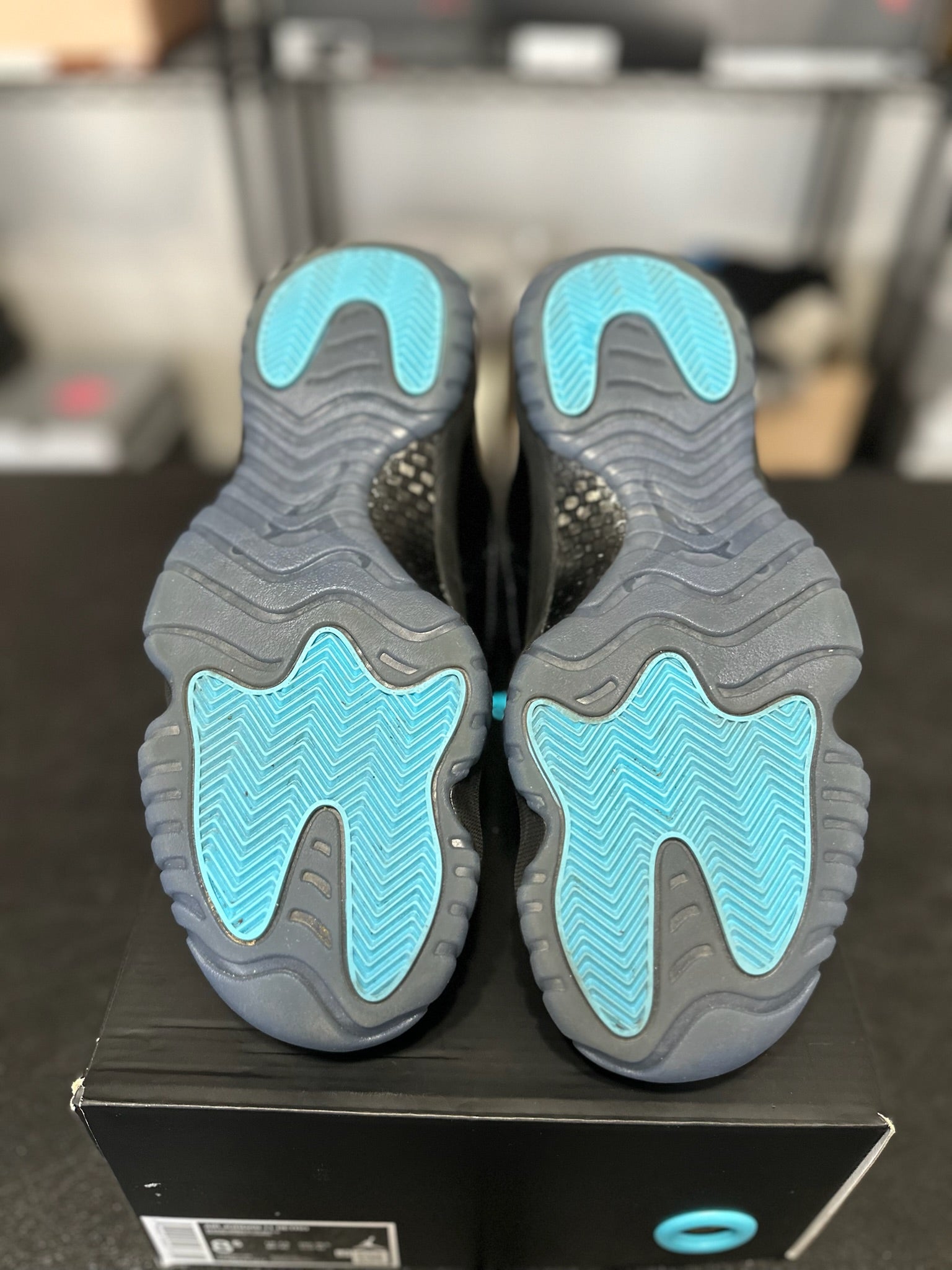 Size 8.5 - J11 Gamma Blue