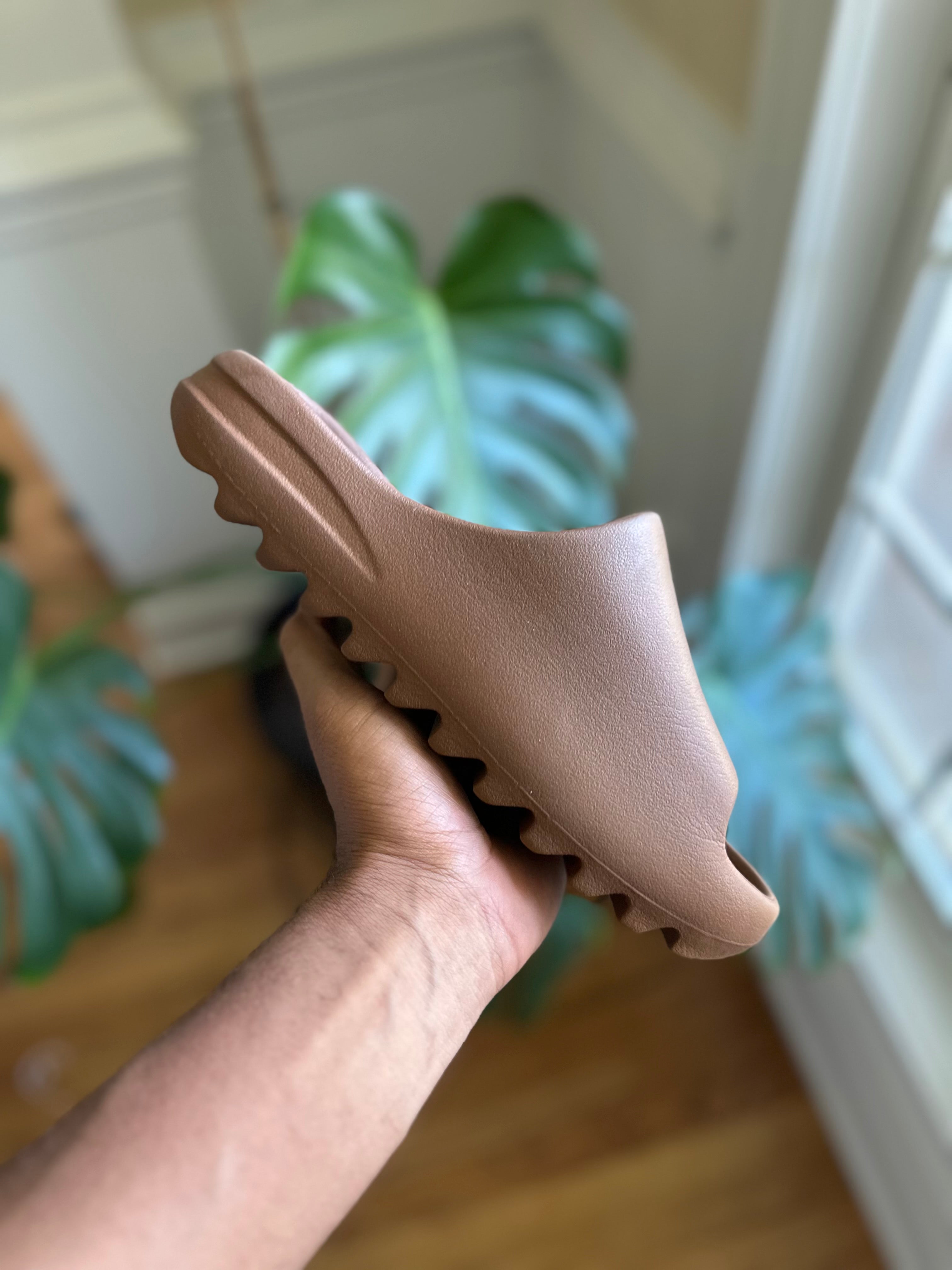 Size 8 - YZY slide flax