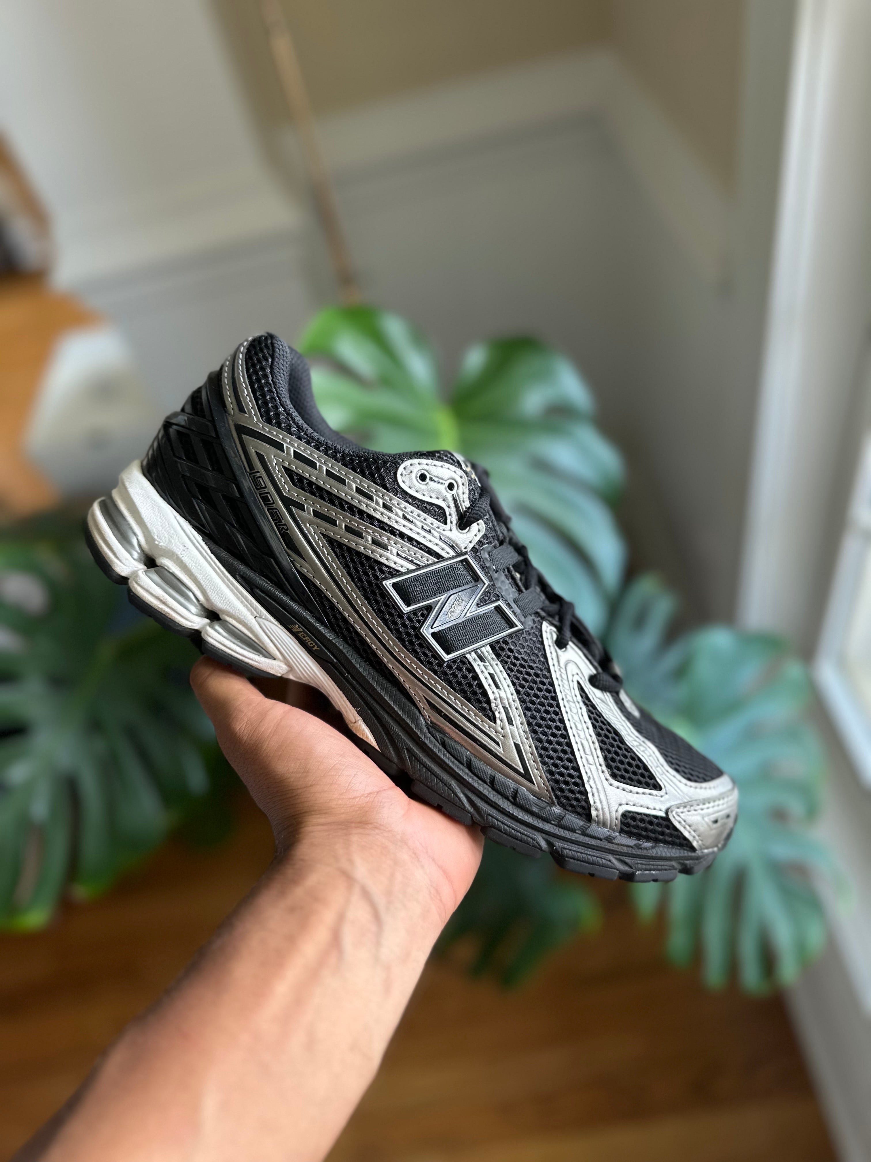 Size 10.5 - NB 1906r black grey