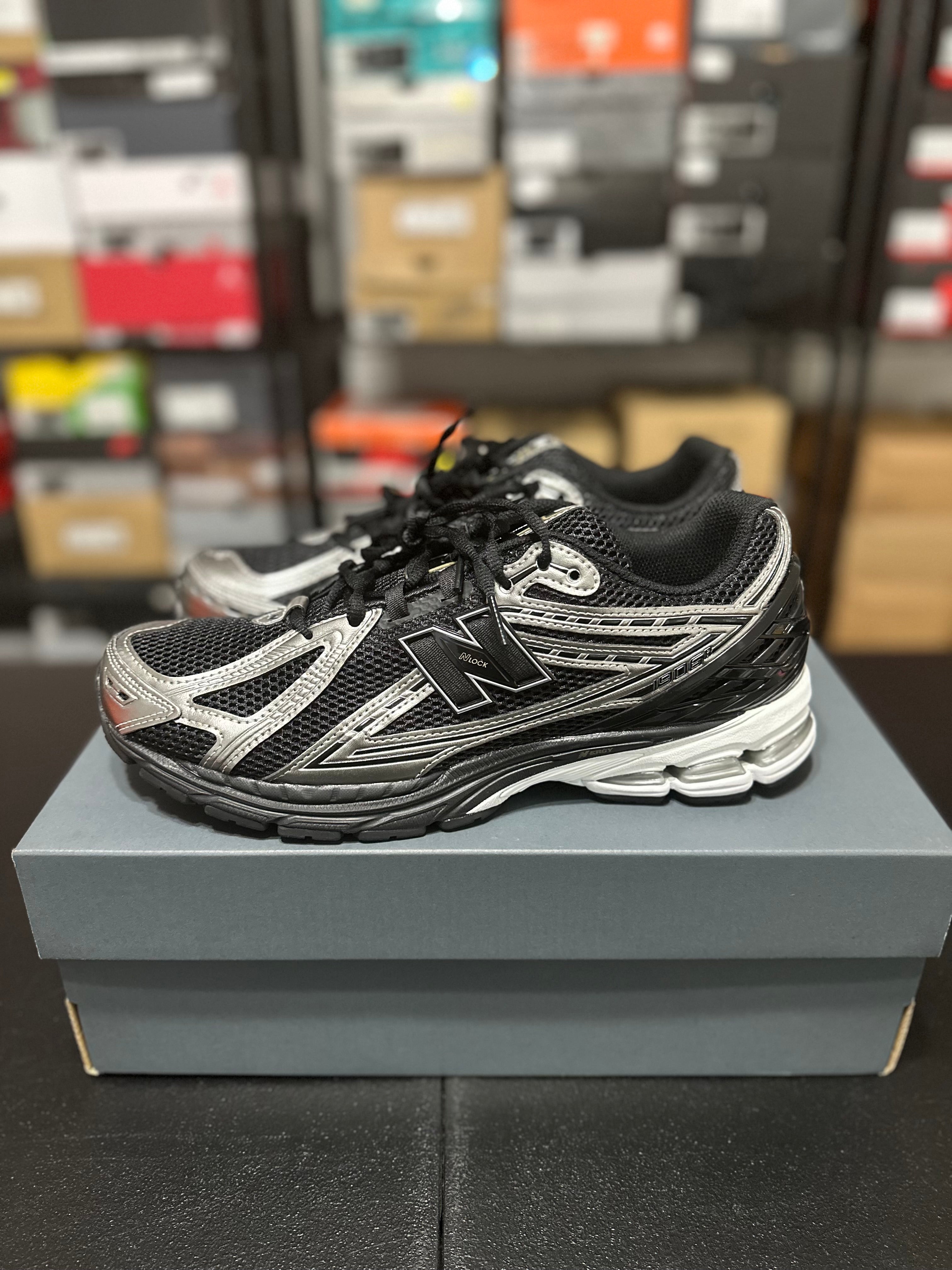 Size 12 - NB 1906r black grey white