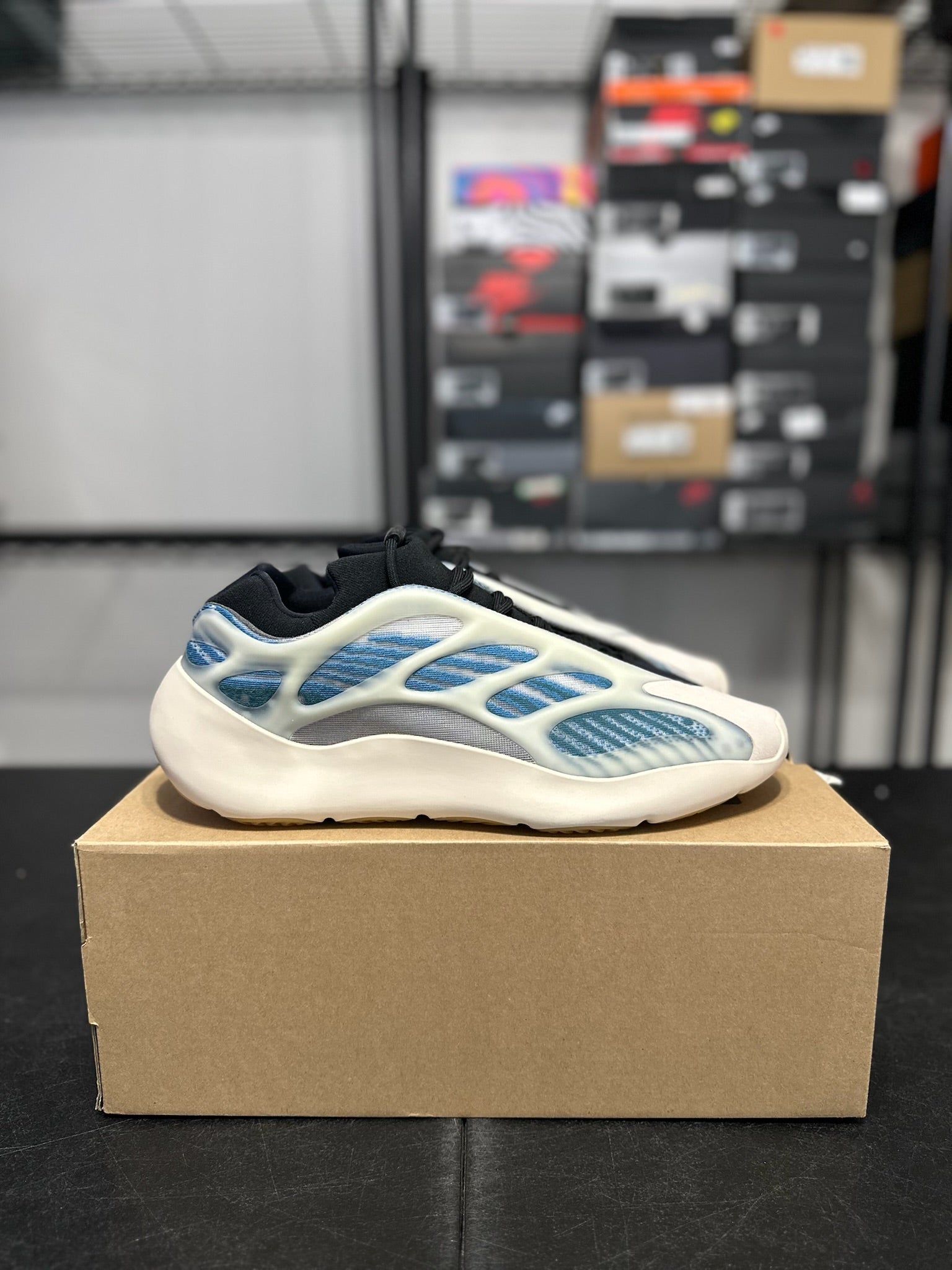 Size 14 - Yzy 700 V3 Kyanite