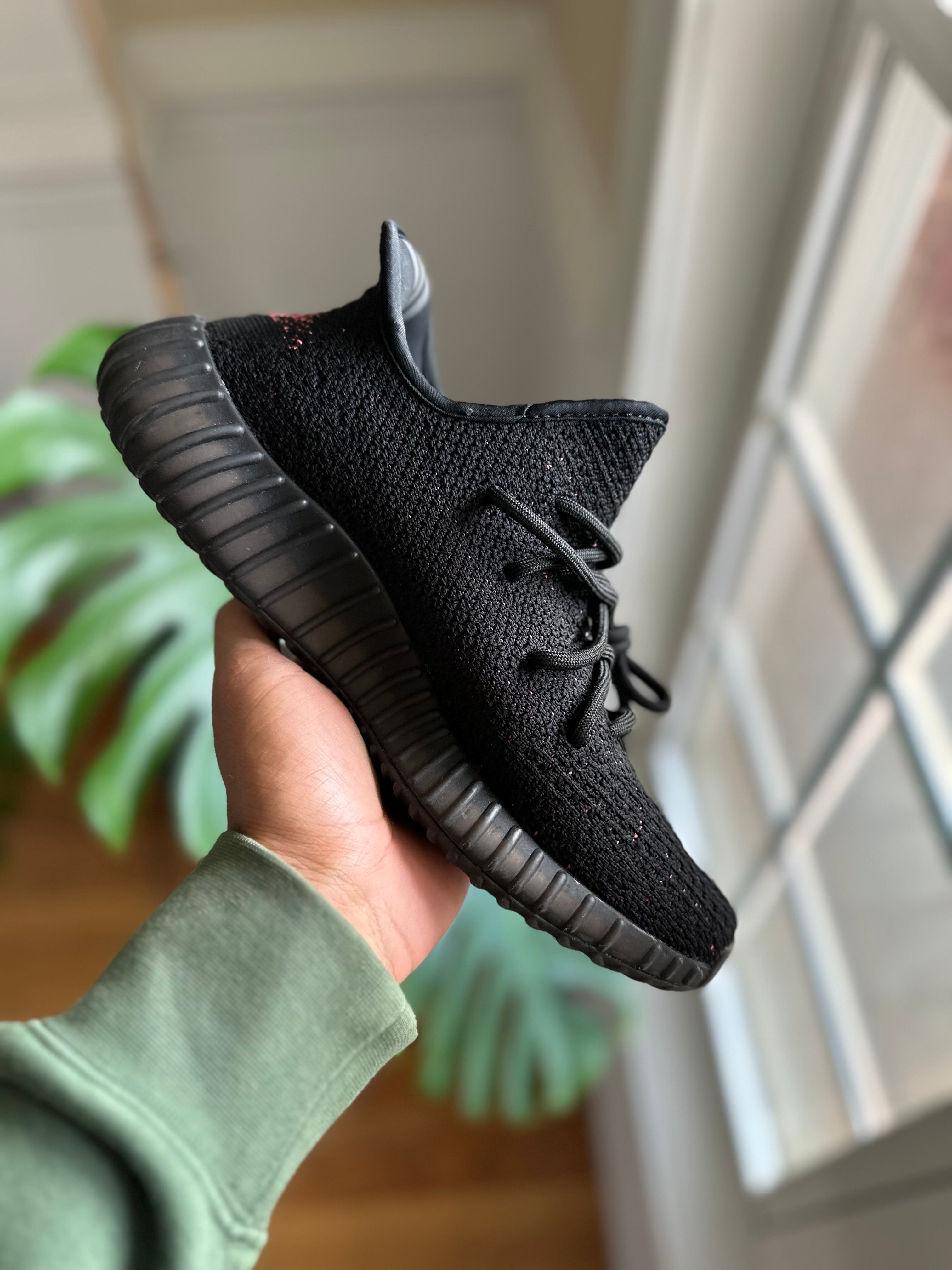 Size 7 - YZY 350 red stripe