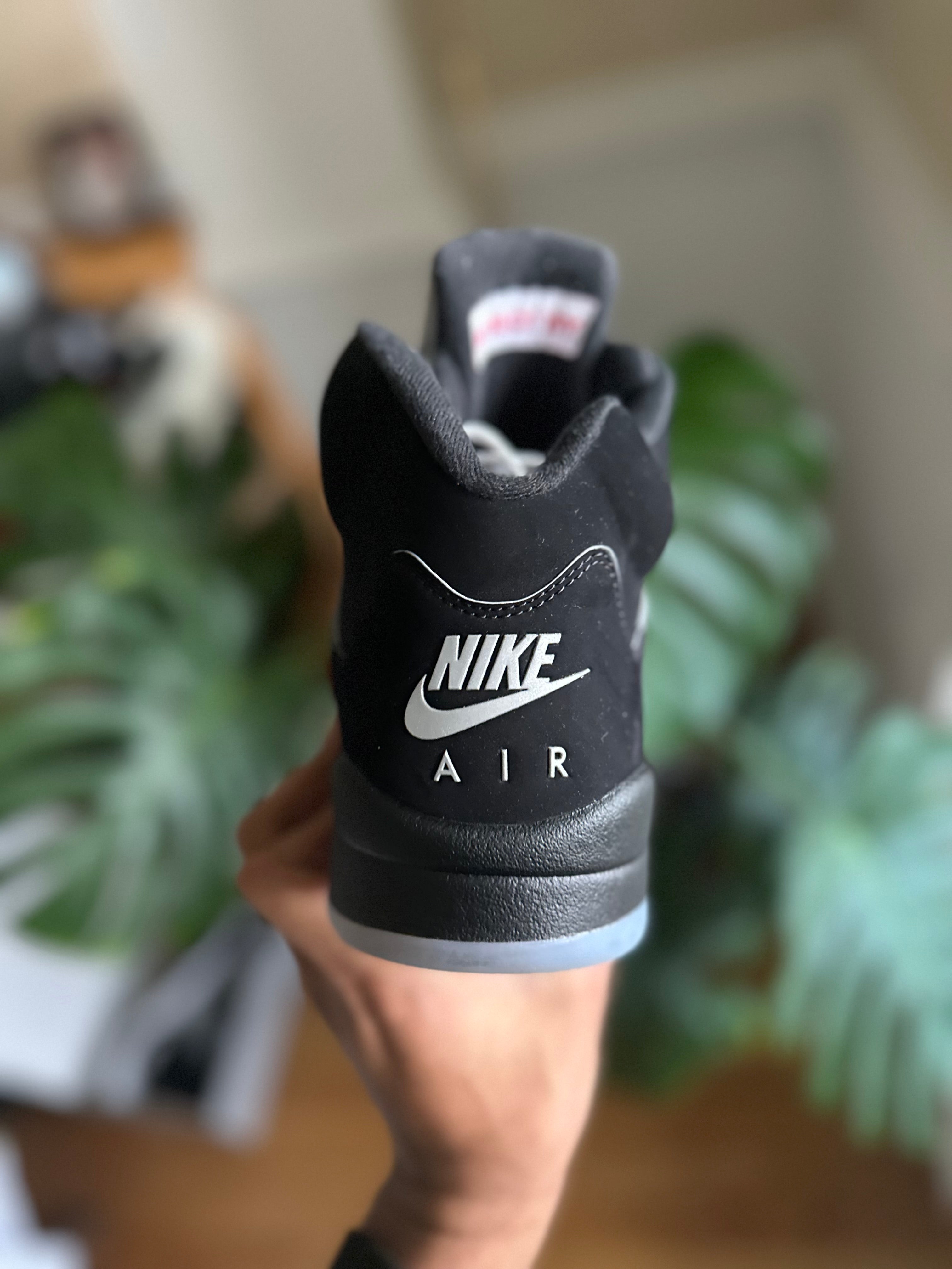 Size 12 - J5 black metallic 2025