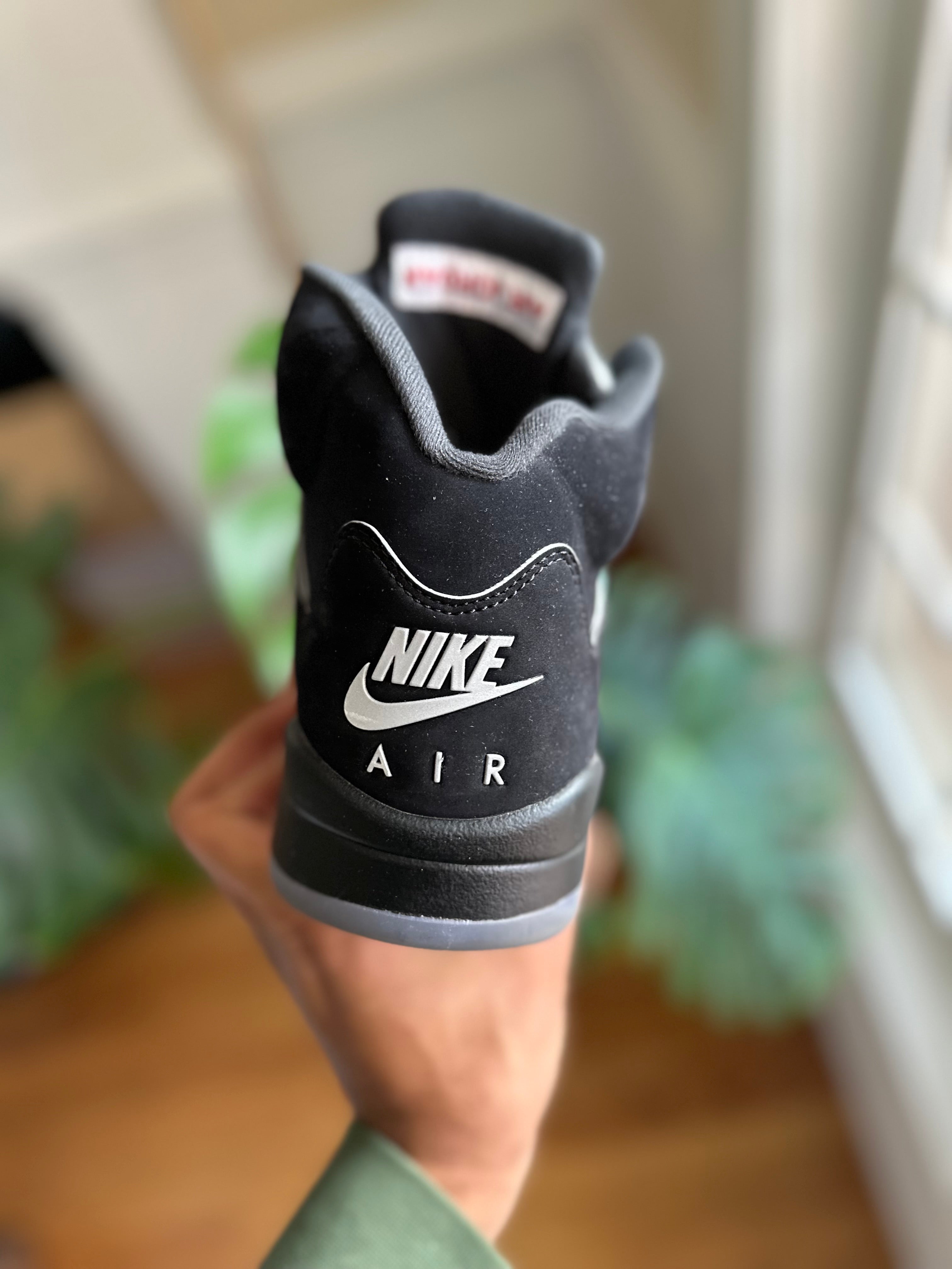 Size 10.5 - J5 black metallic 2025