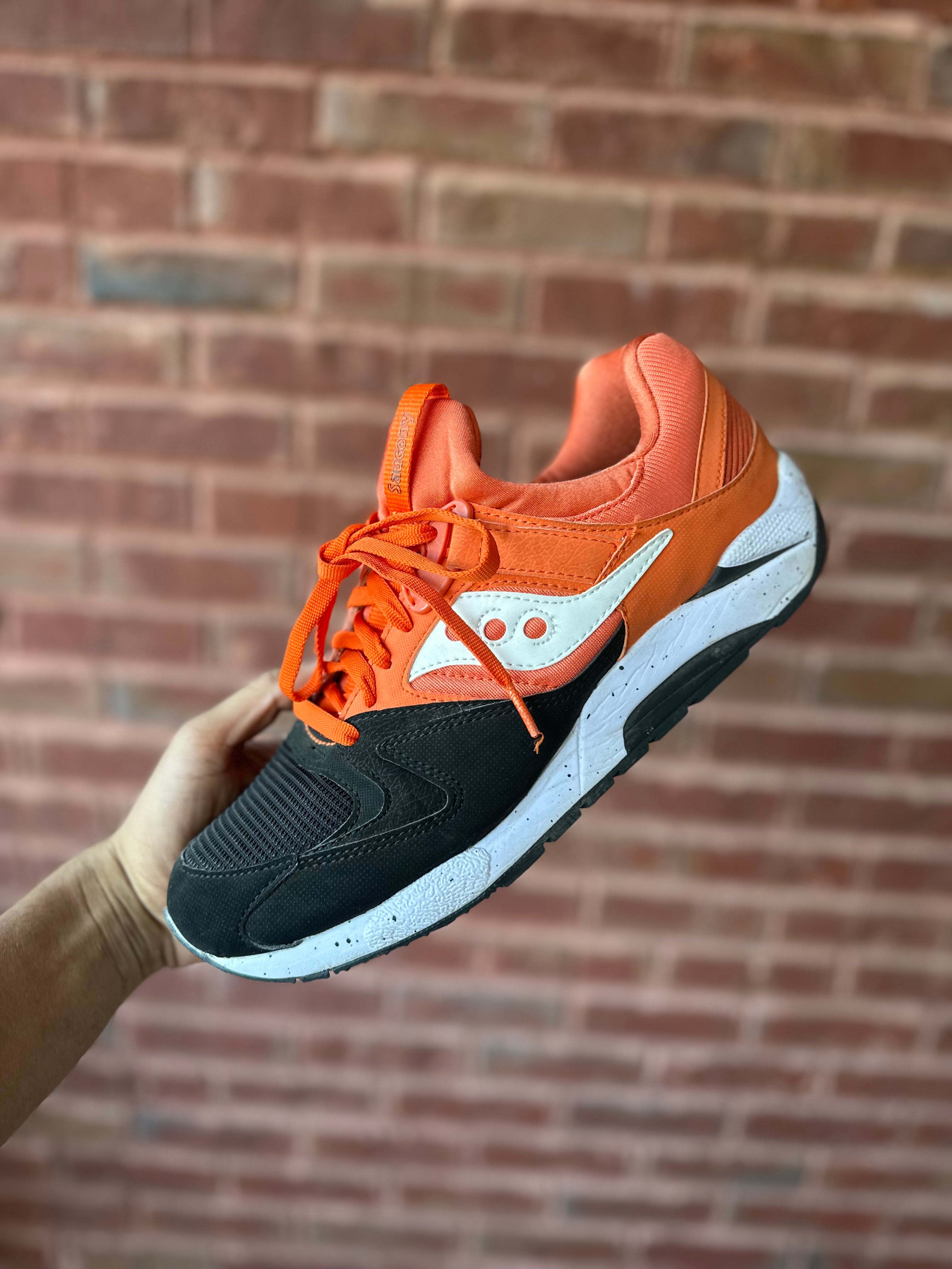 Size 11 - Saucony Grid 9000 hardwood pack