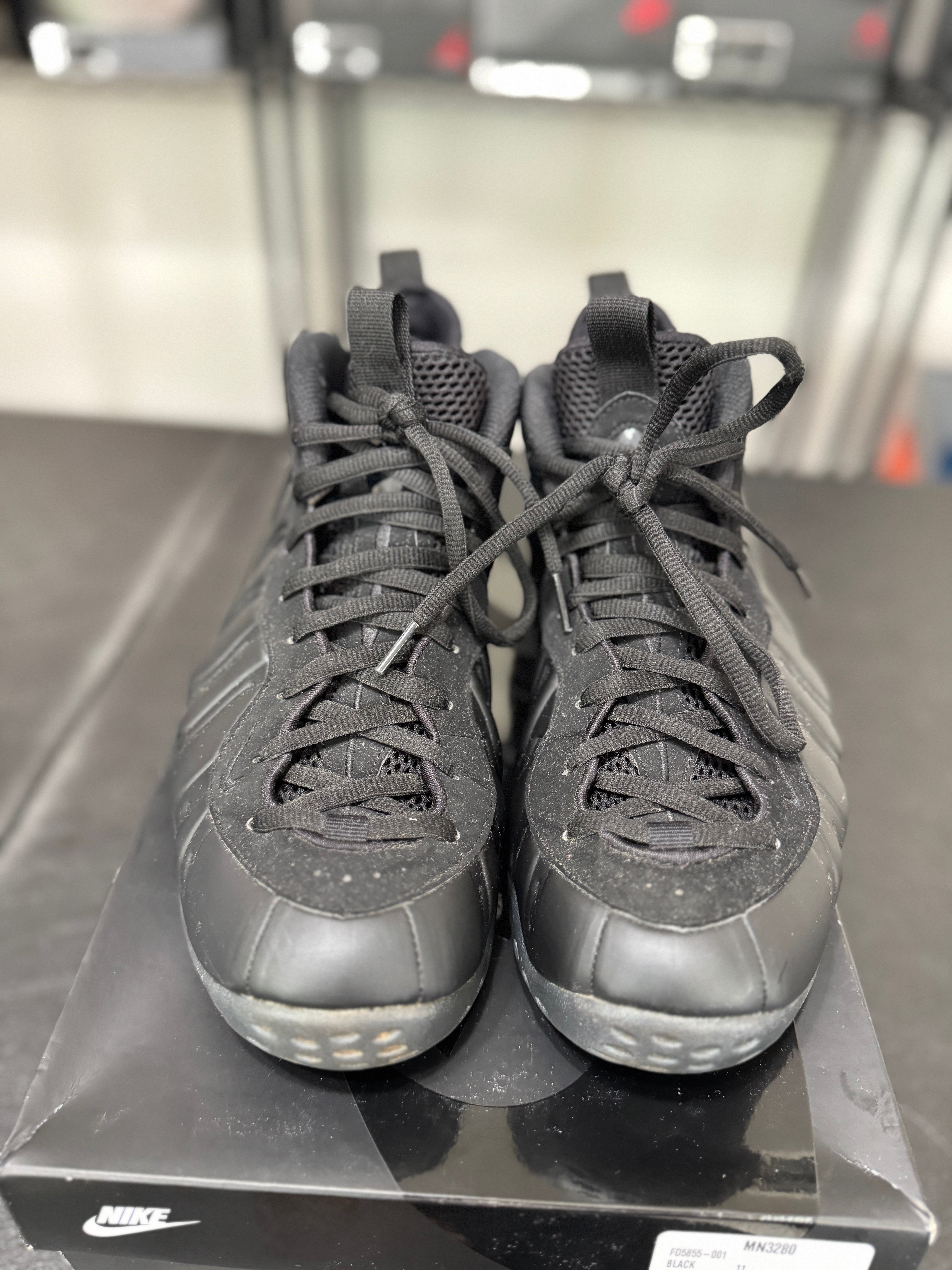 Size 11 - Foamposite one anthracite