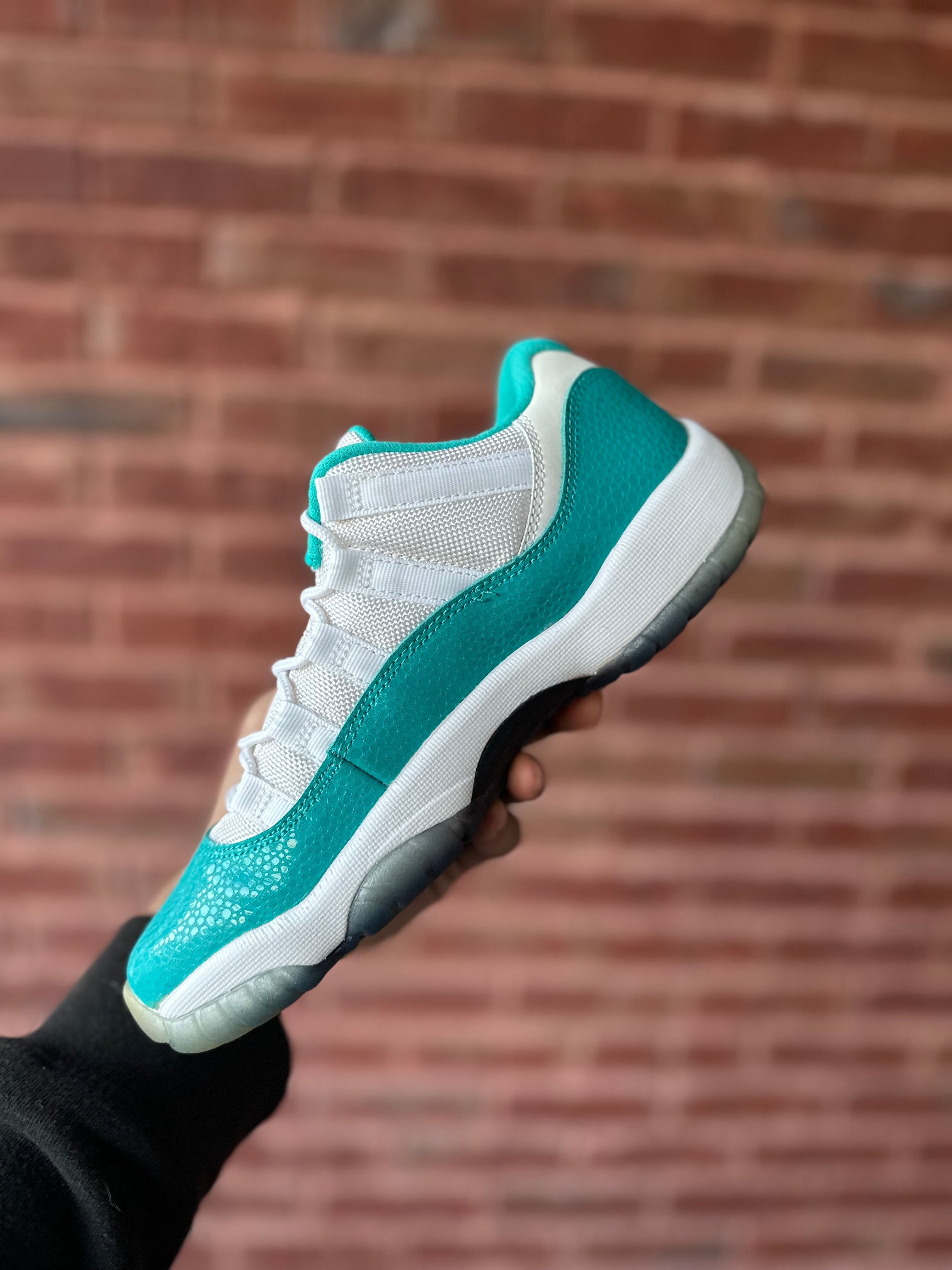 Size 5Y - J11 low aqua safari