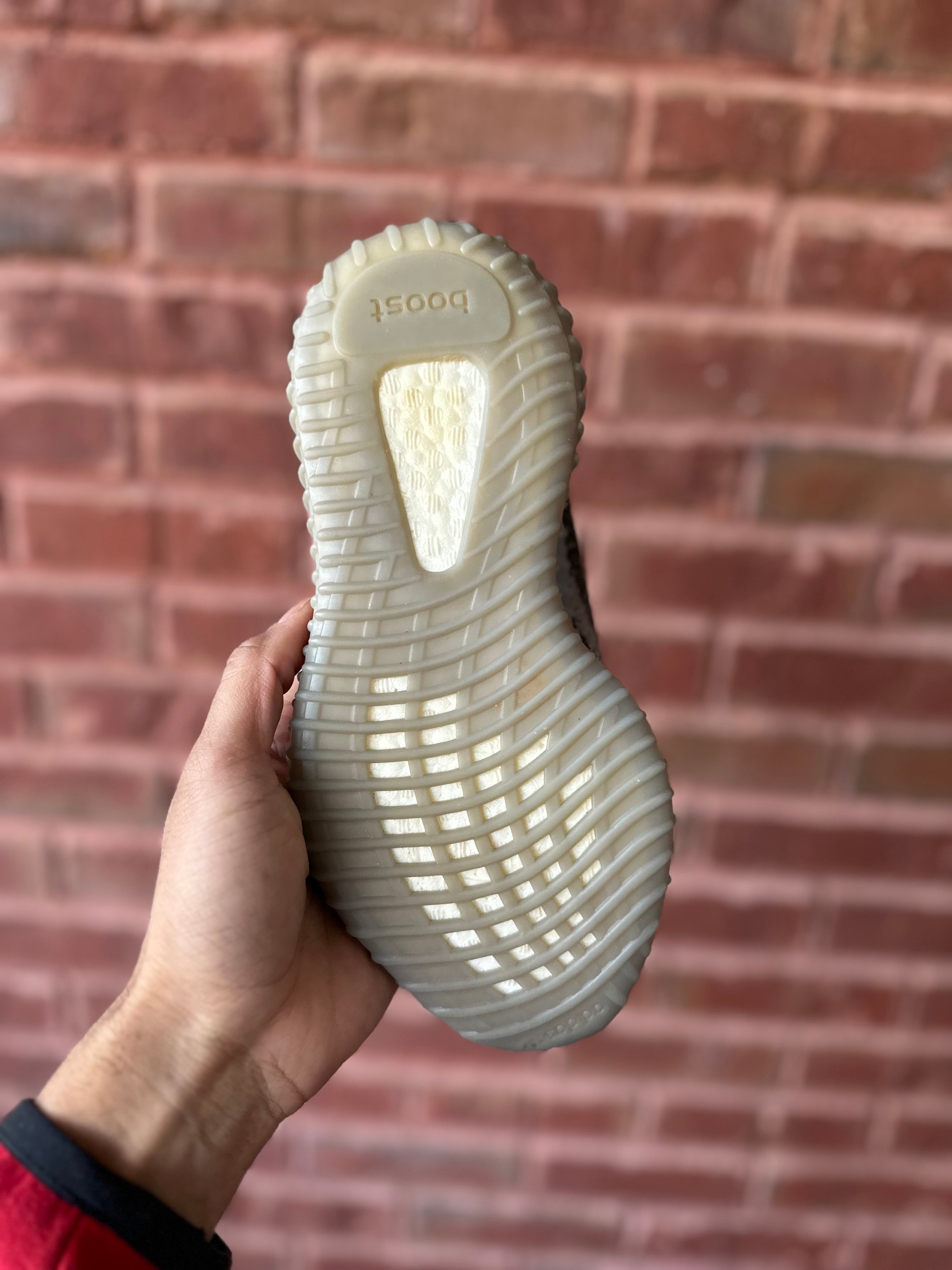 Size 5.5Y - YZY 350 beluga reflective