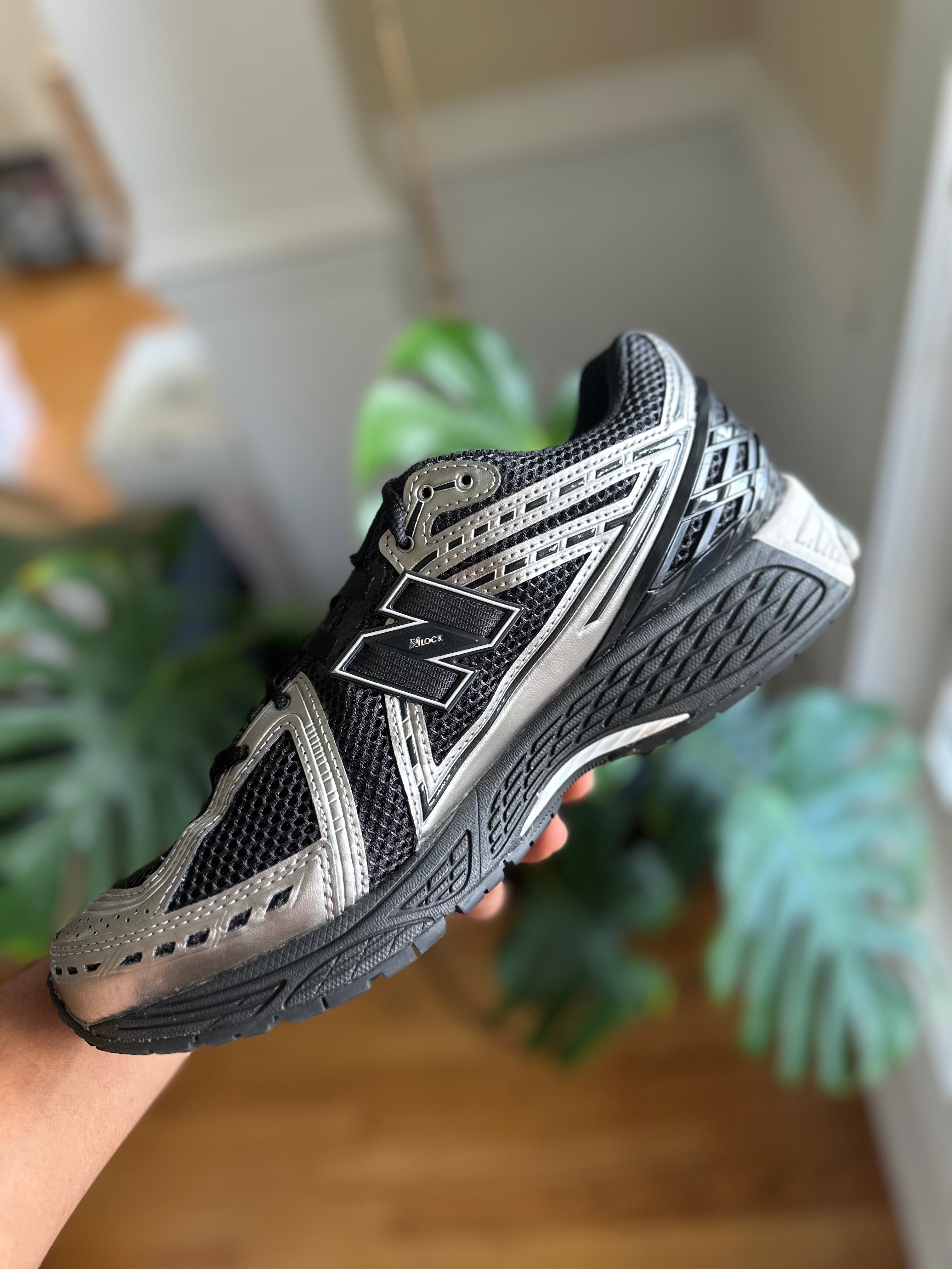 Size 10.5 - NB 1906r black grey