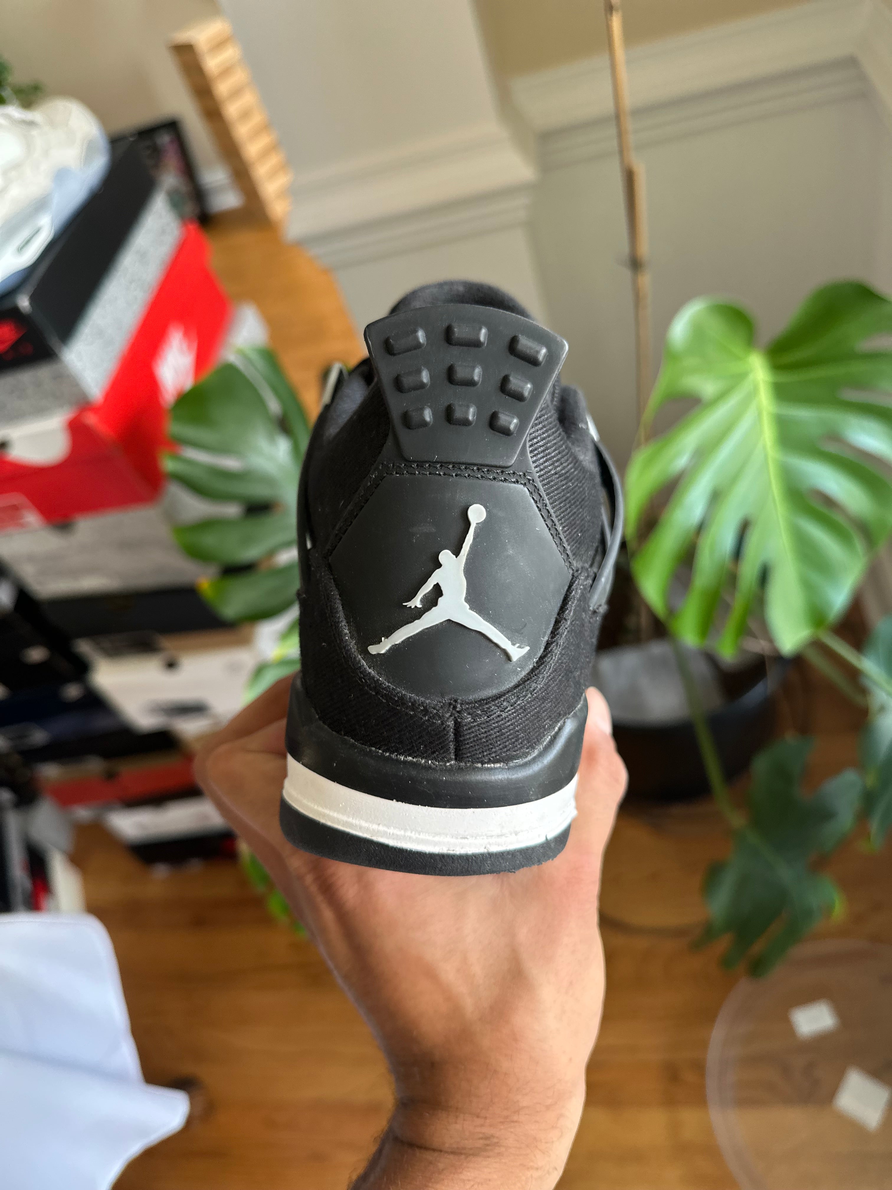 Size 7y - J4 black canvas