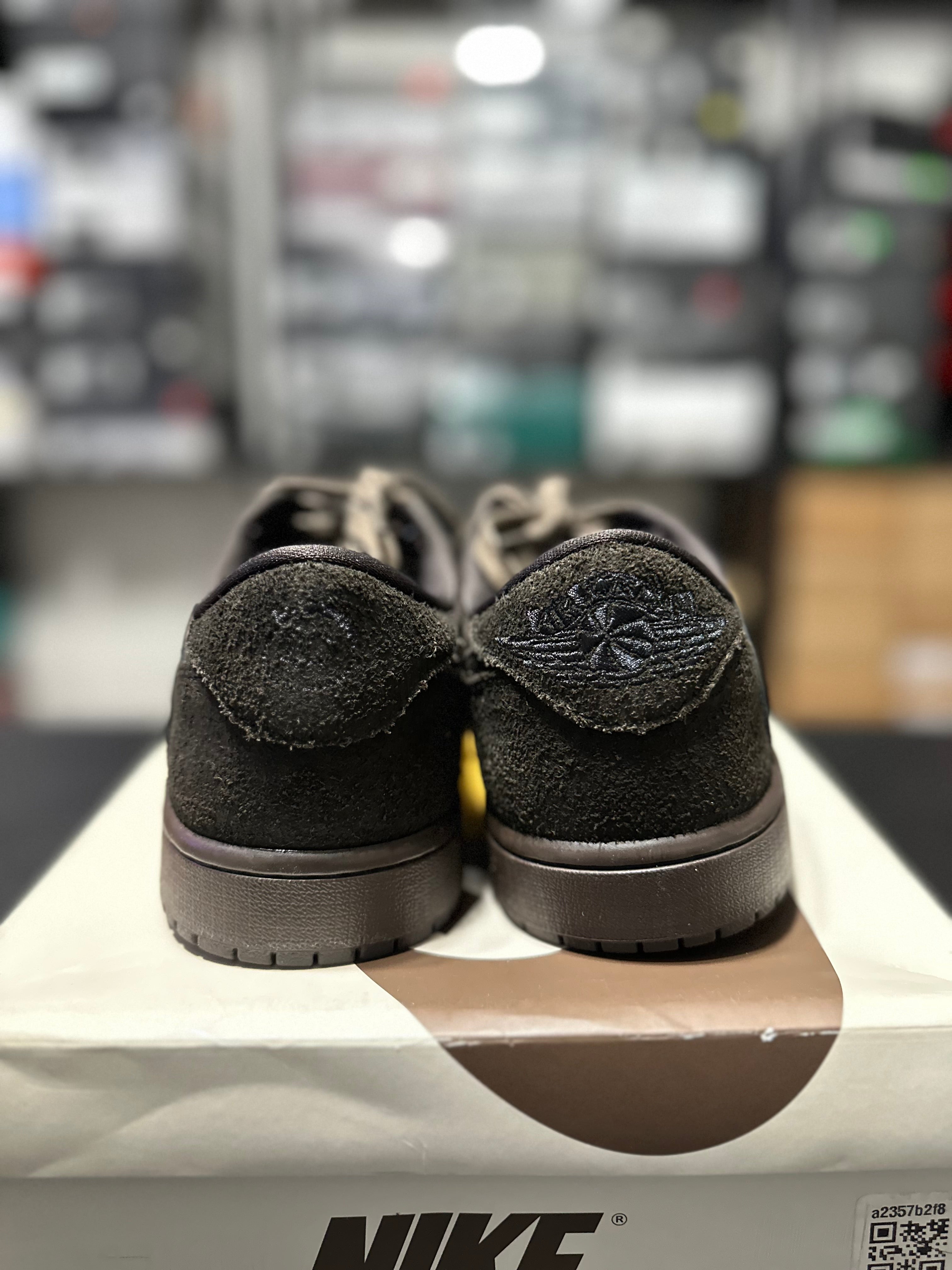 Size 10.5 - J1 low Travis velvet