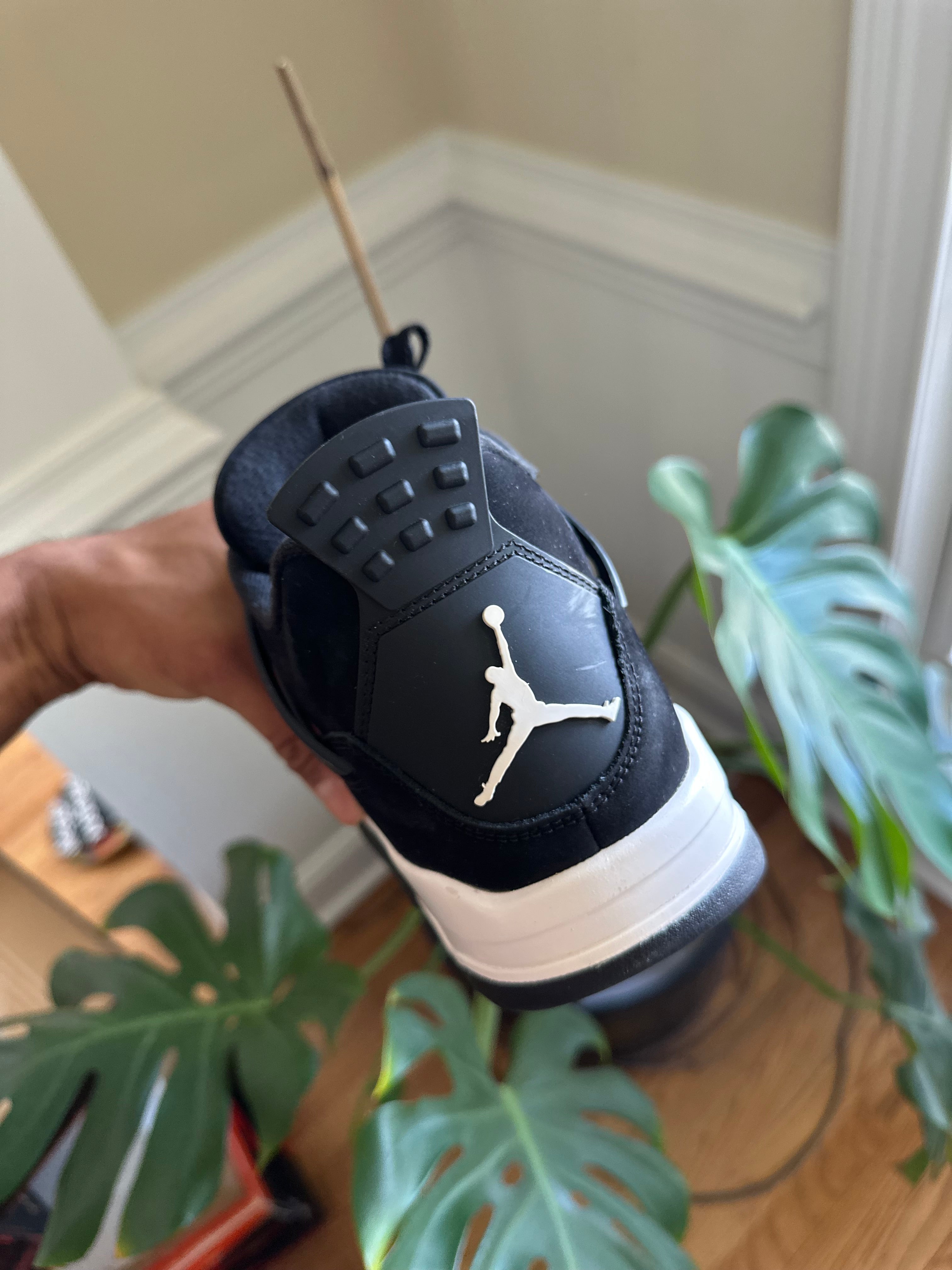 Size 9 - J4 white thunder