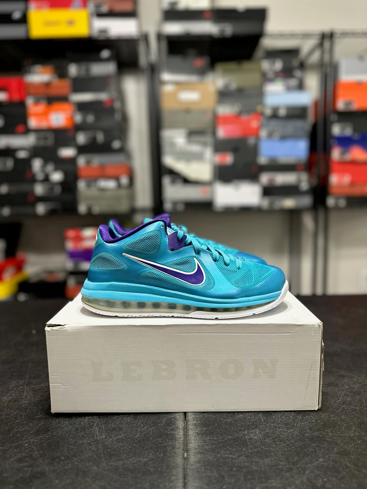 Size 9 - LeBron 9 low summit lake hornets