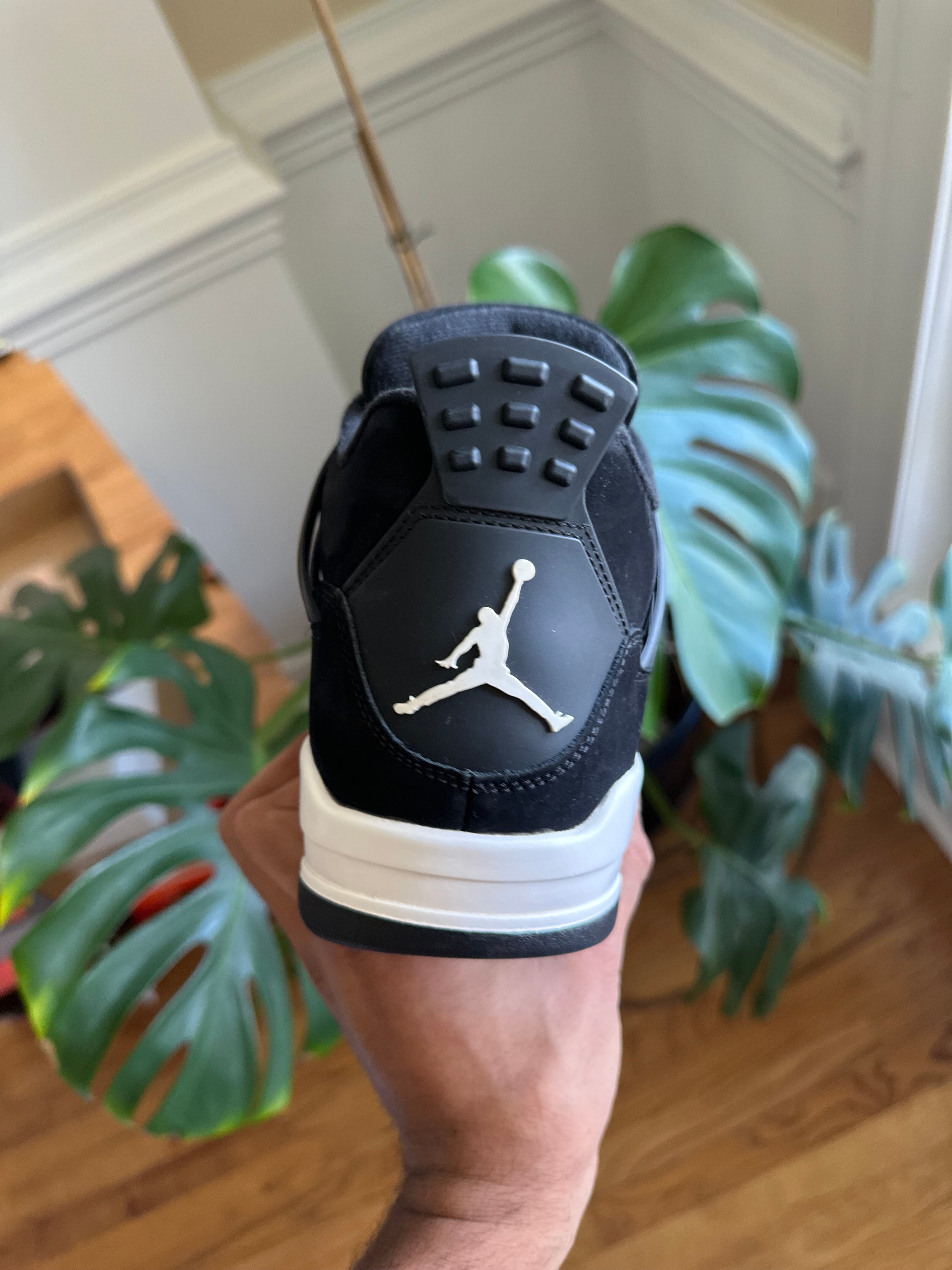 Size 9 - J4 white thunder
