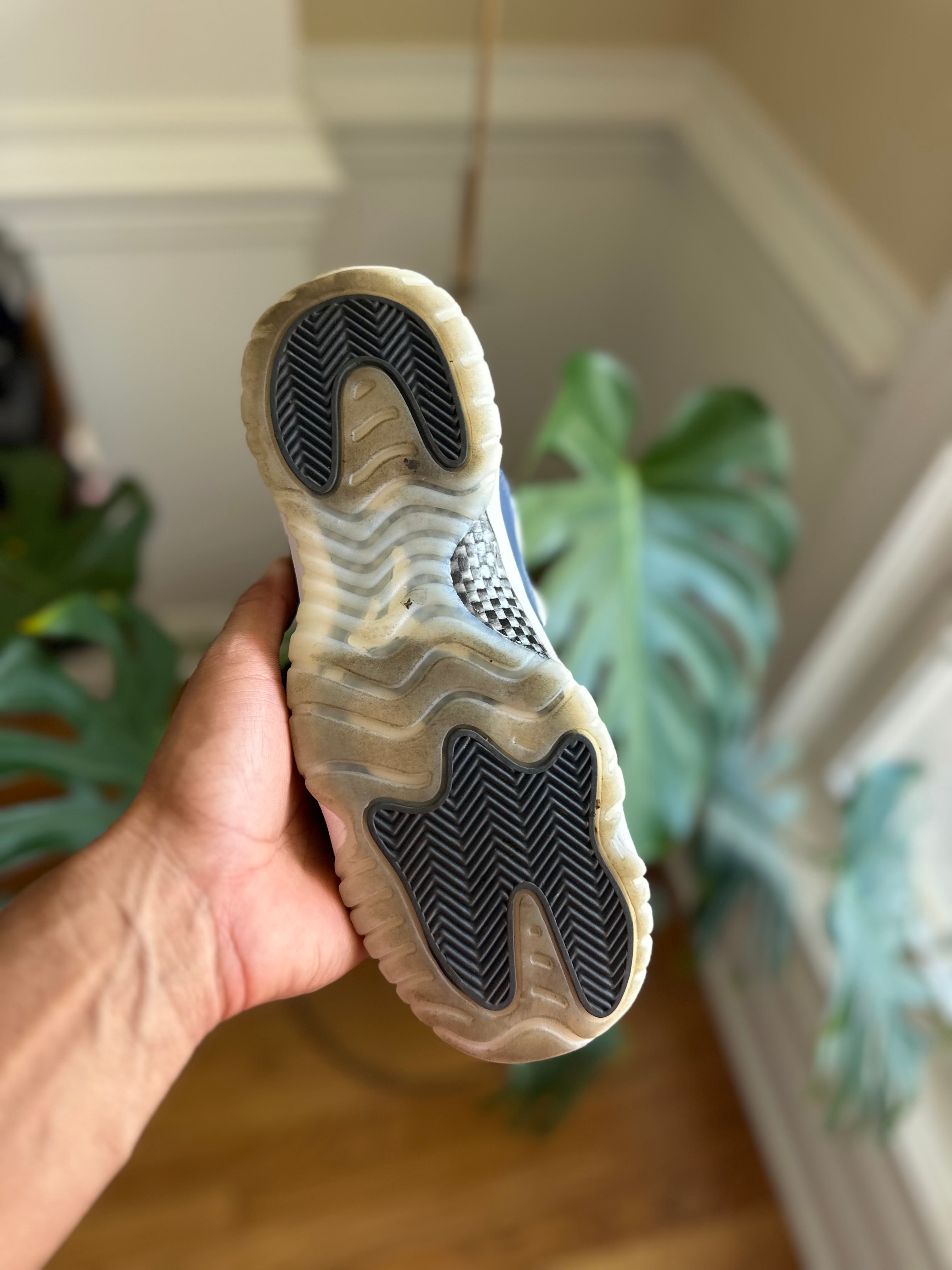 Size 7y - J11 low diffused blue