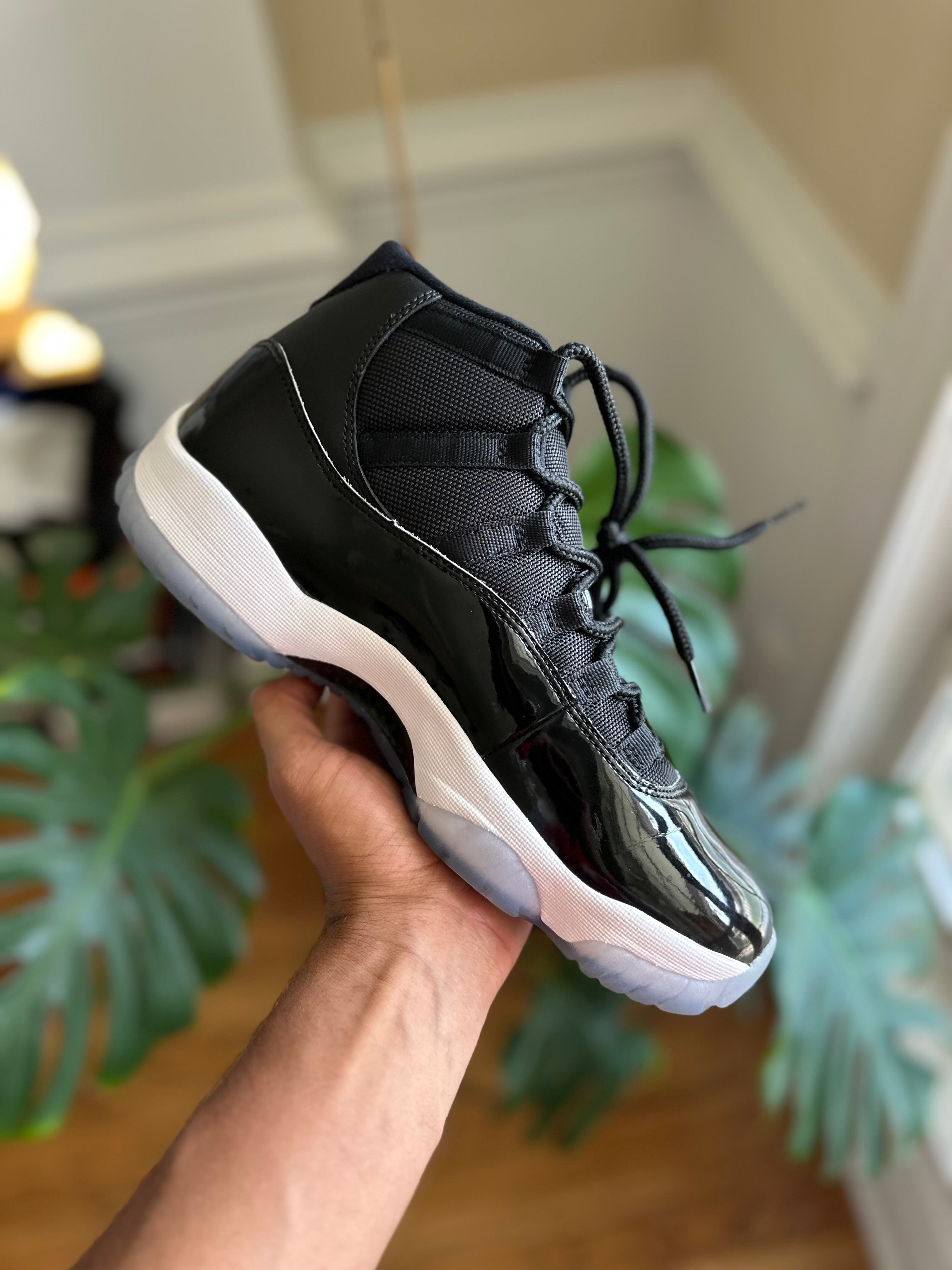 Size 9 - J11 space jam