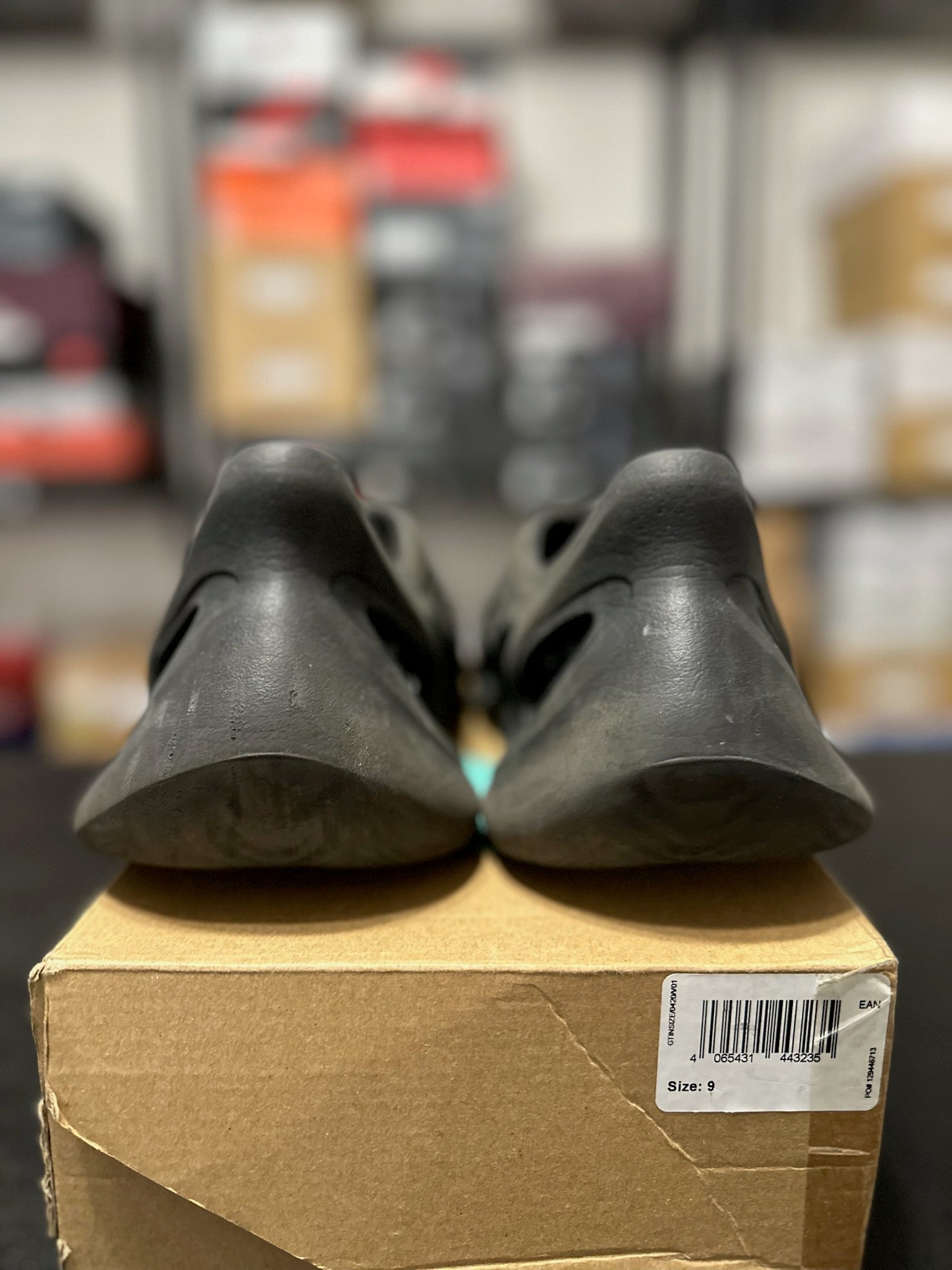 Size 9 - YZY Foam RNR Onyx