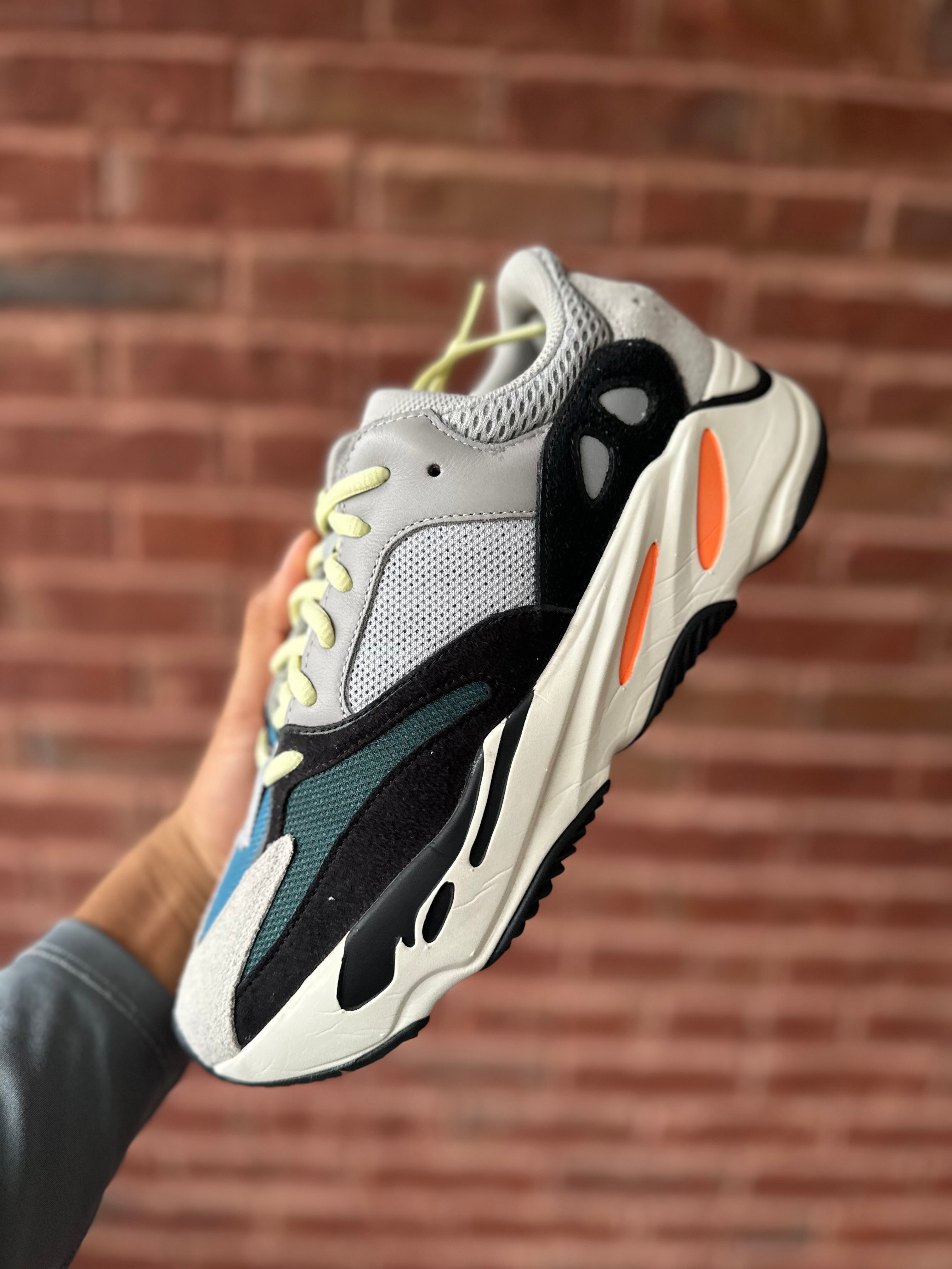 Size 9 - YZY 700 wave runner