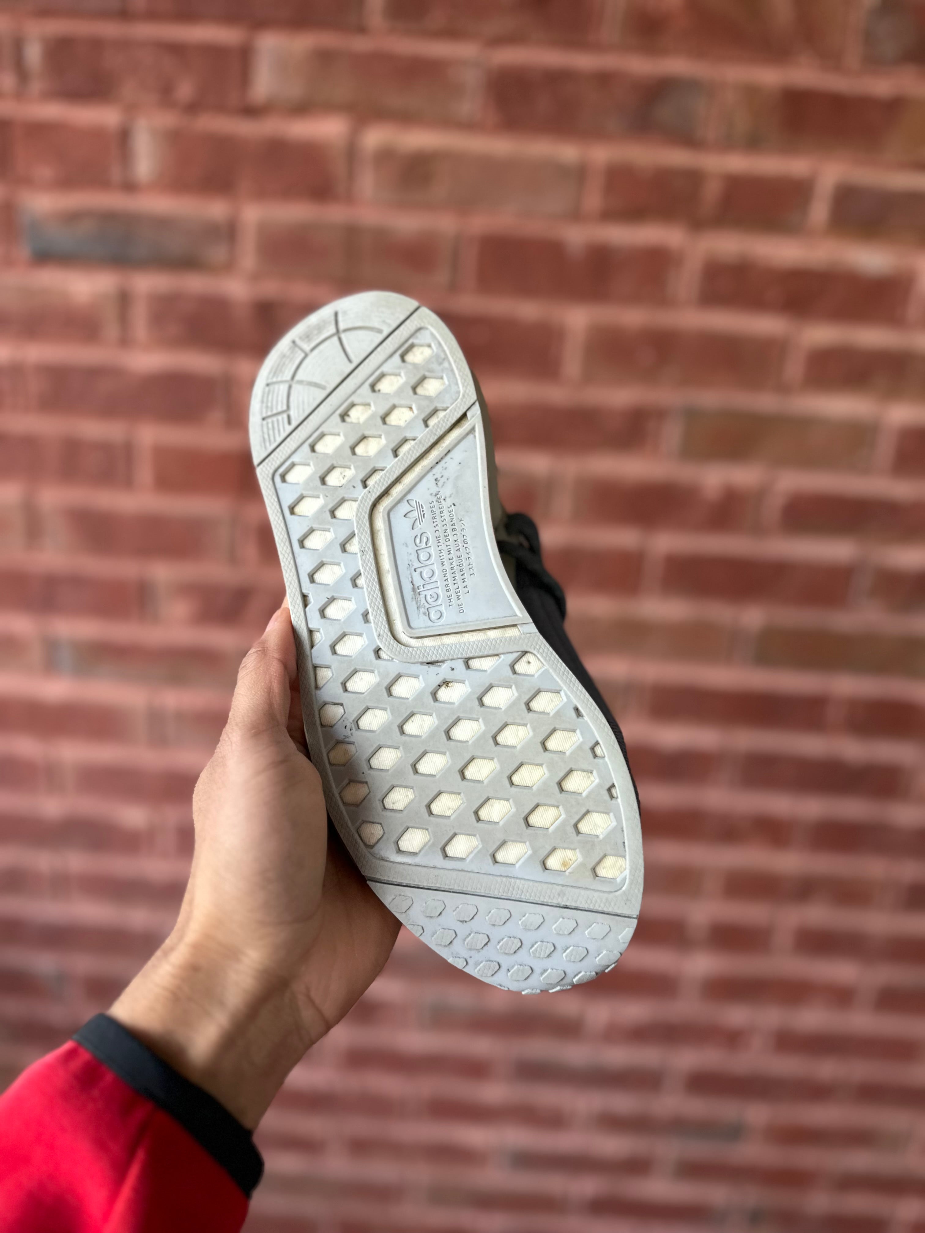 Size 7 - Human race astronaut