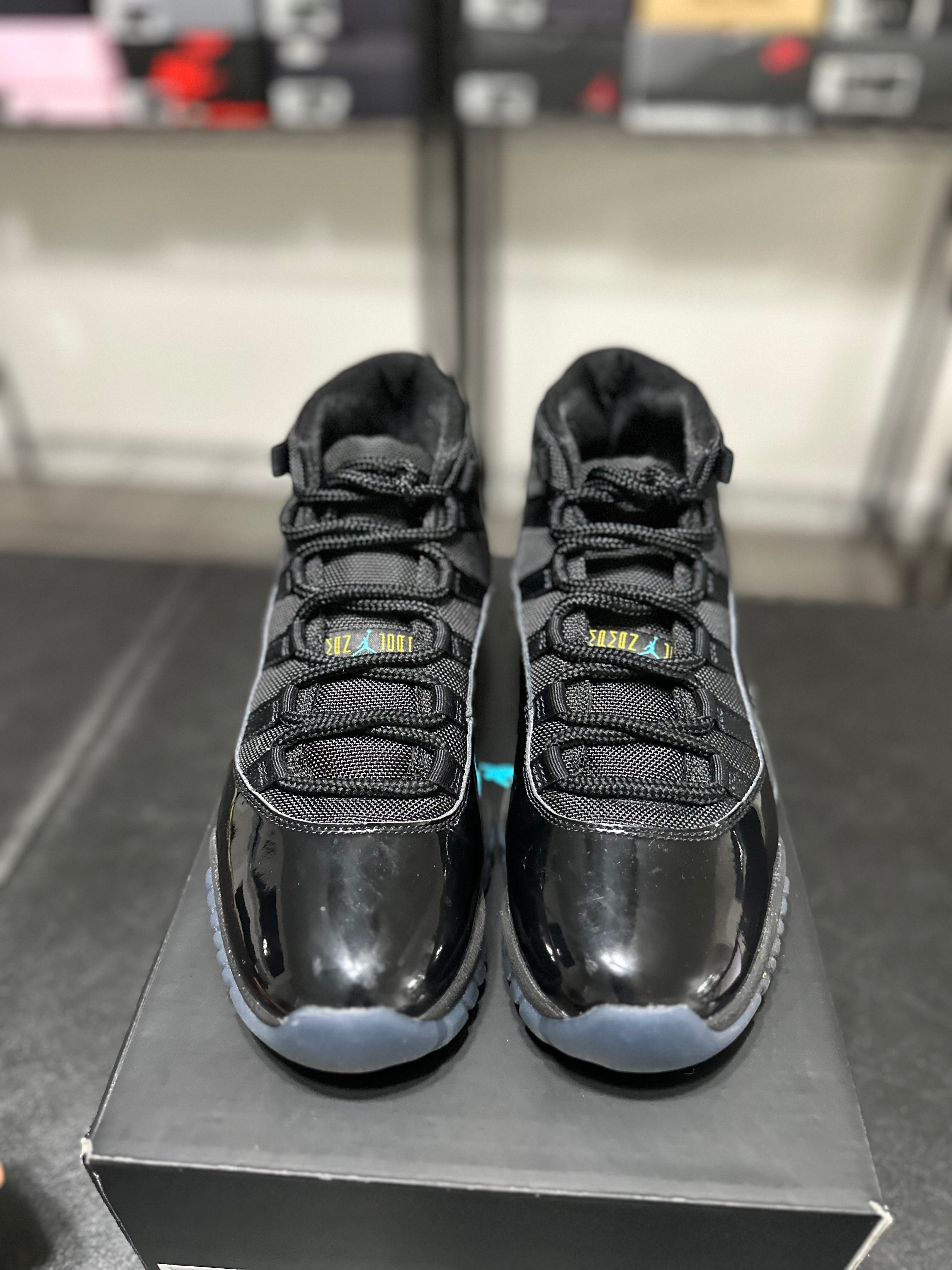 Size 8.5 - J11 gamma blue