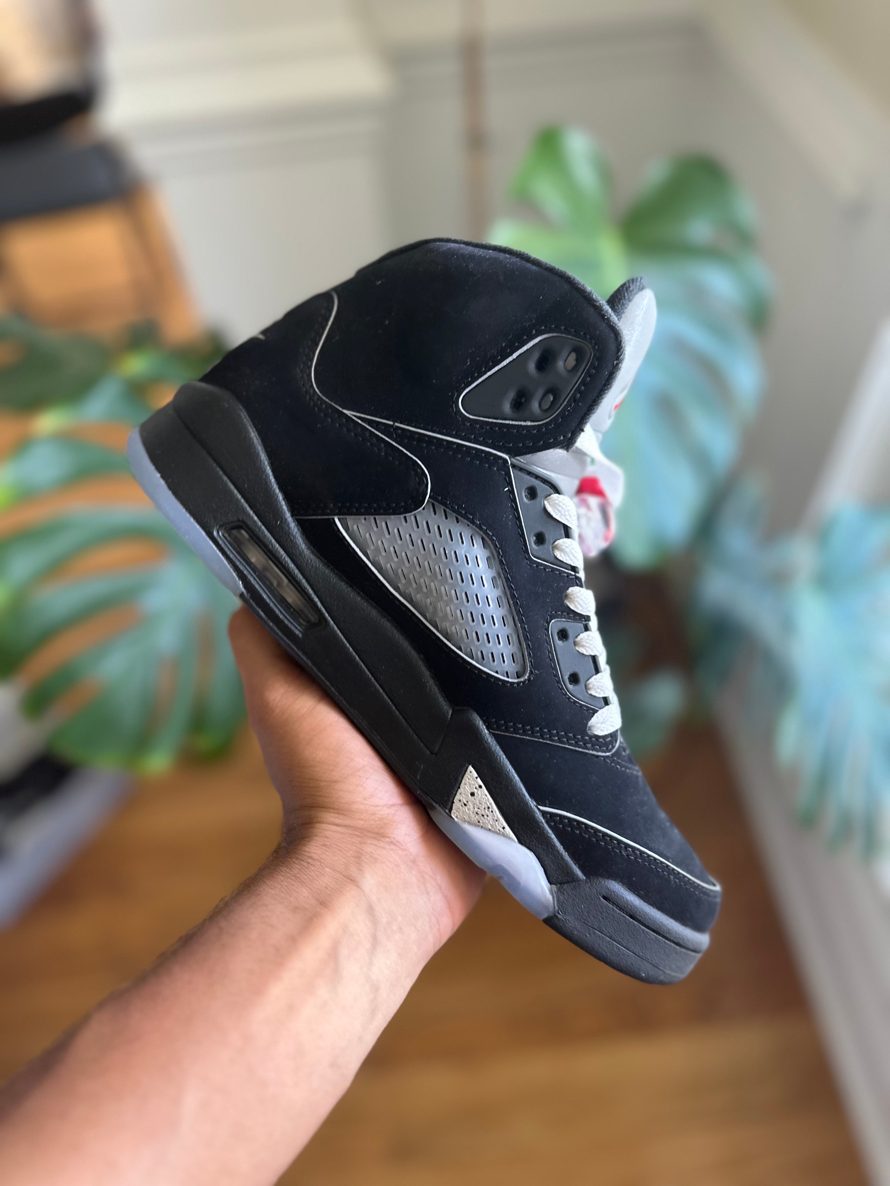 Size 8 - J5 black metallic 2025