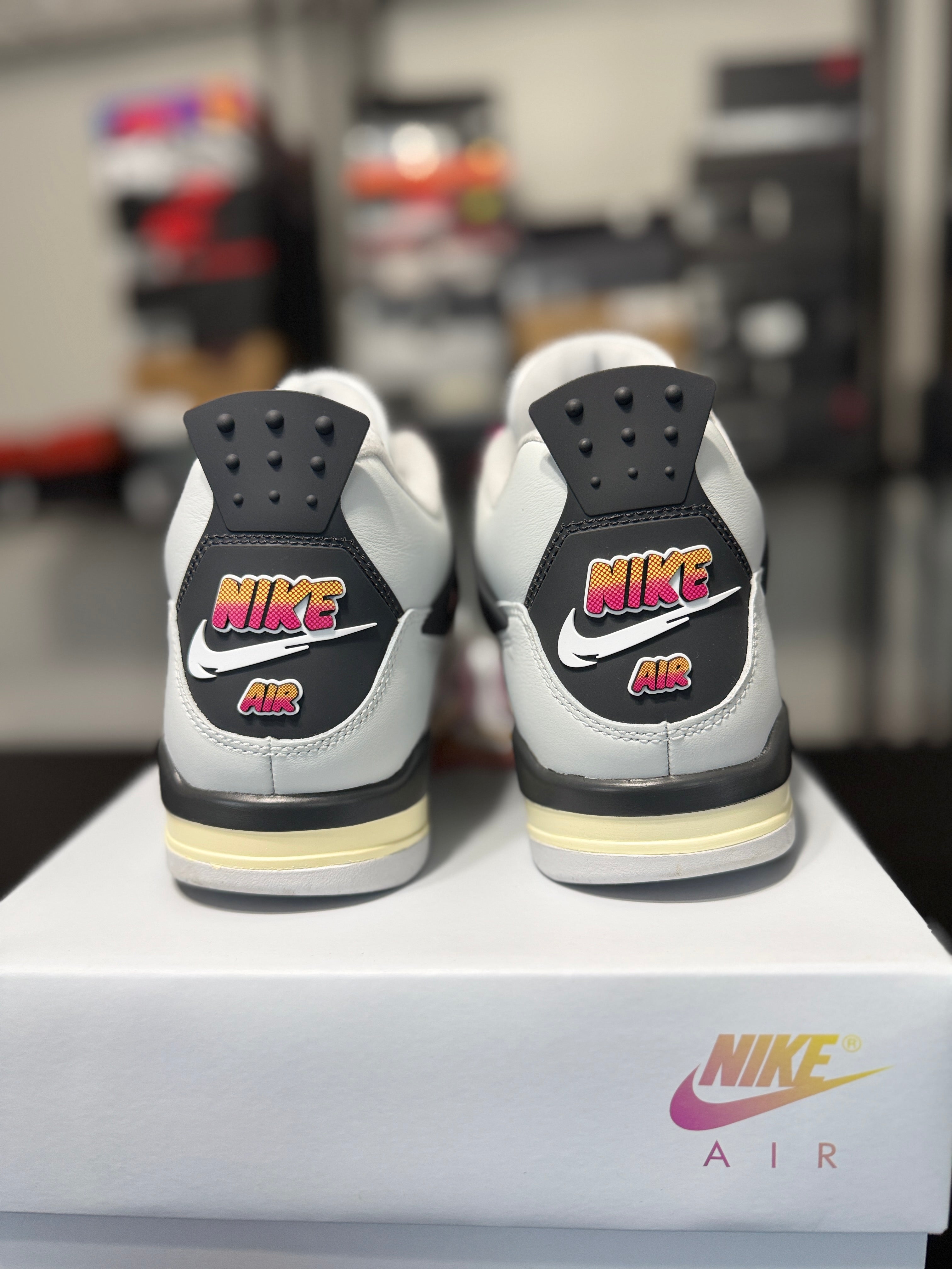 Size 11 - J4 Comic