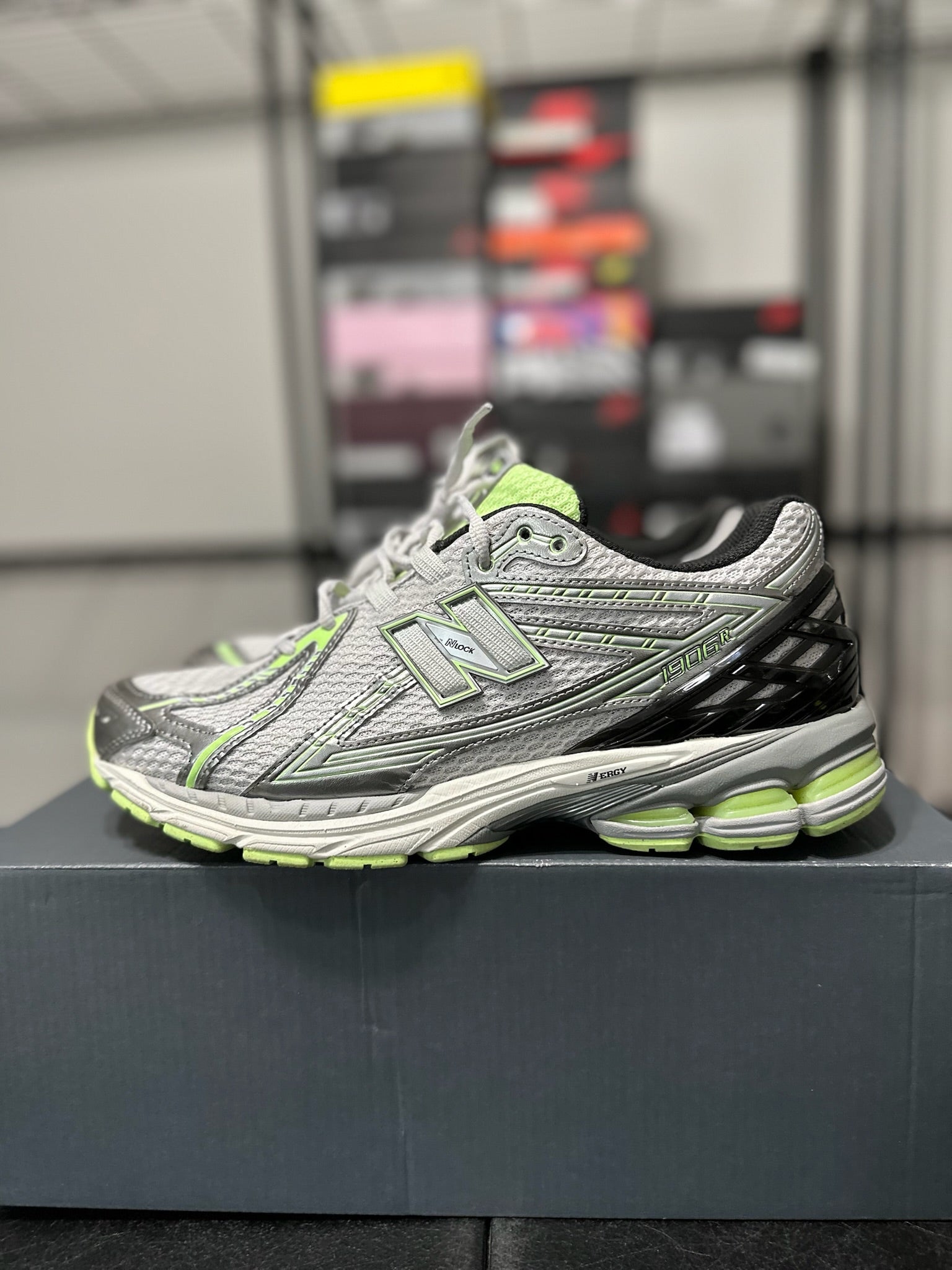 Size 12 - NB 9060