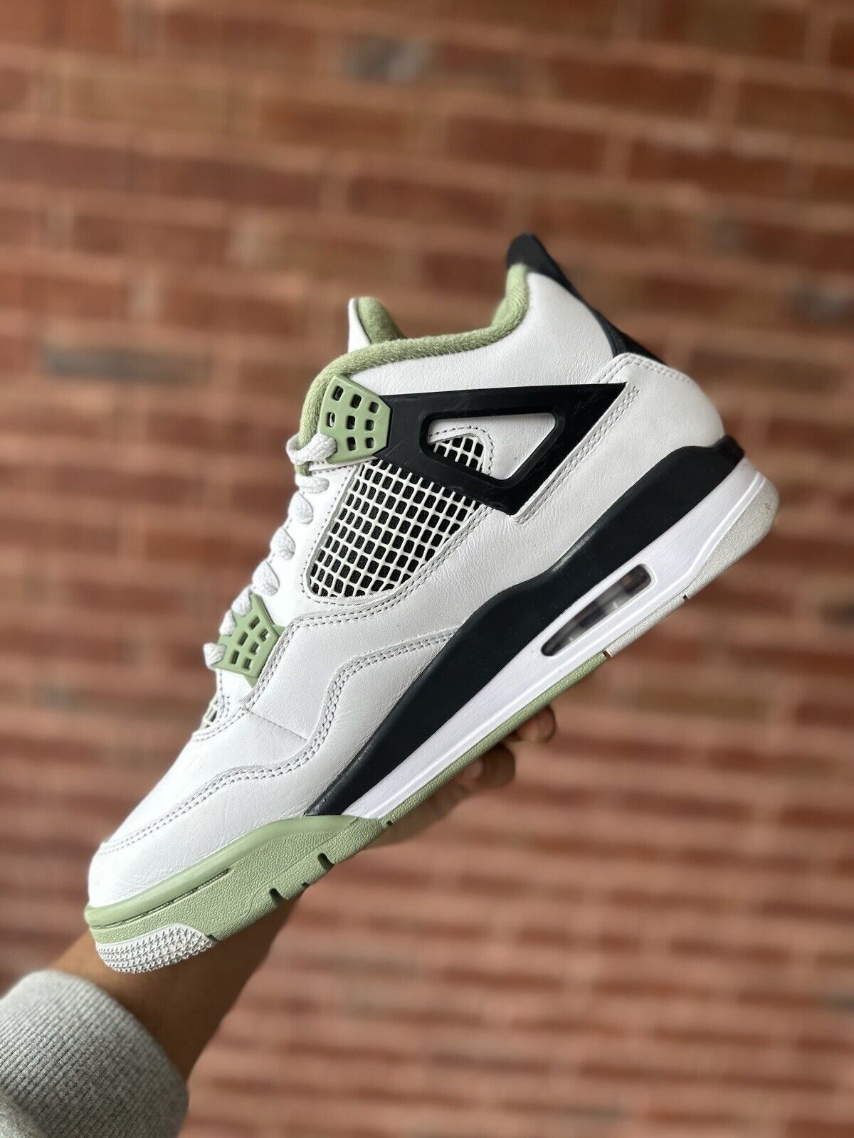 Size 11 - Jordan 4 Retro Mid Seafoam W