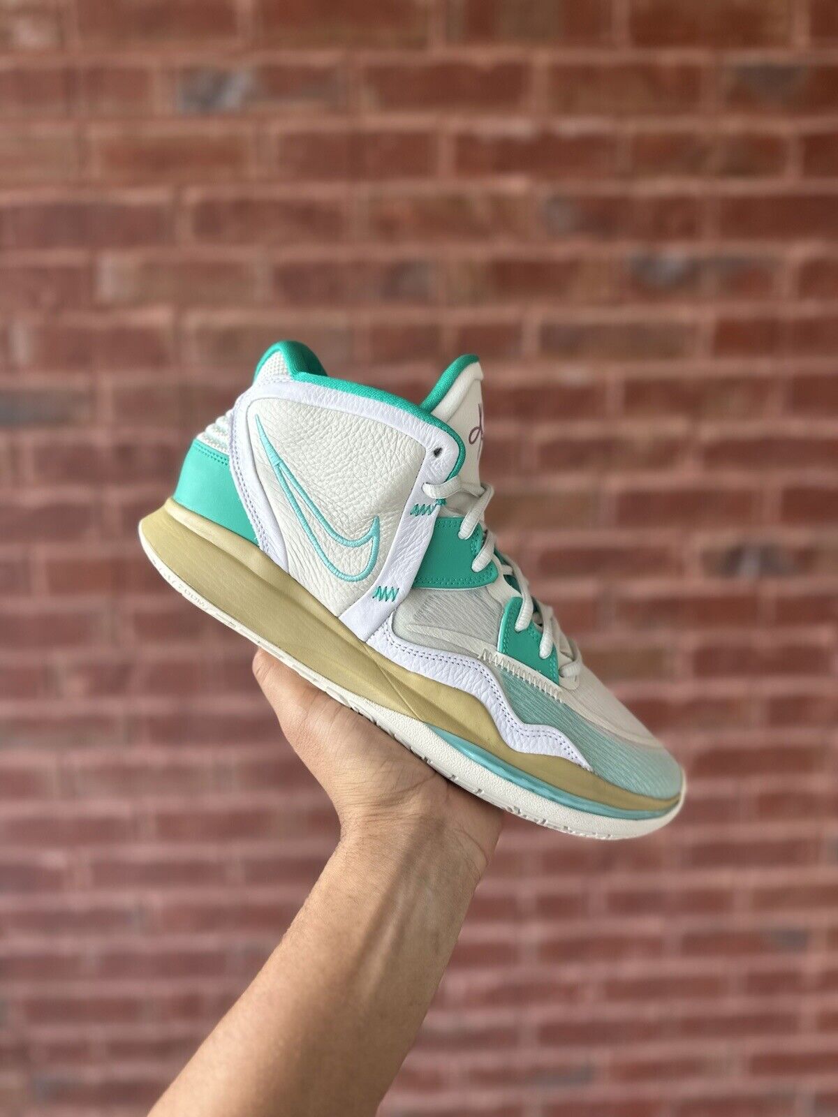 Size 10.5 - Nike Sue Bird x Kyrie Infinity Golden Tribute