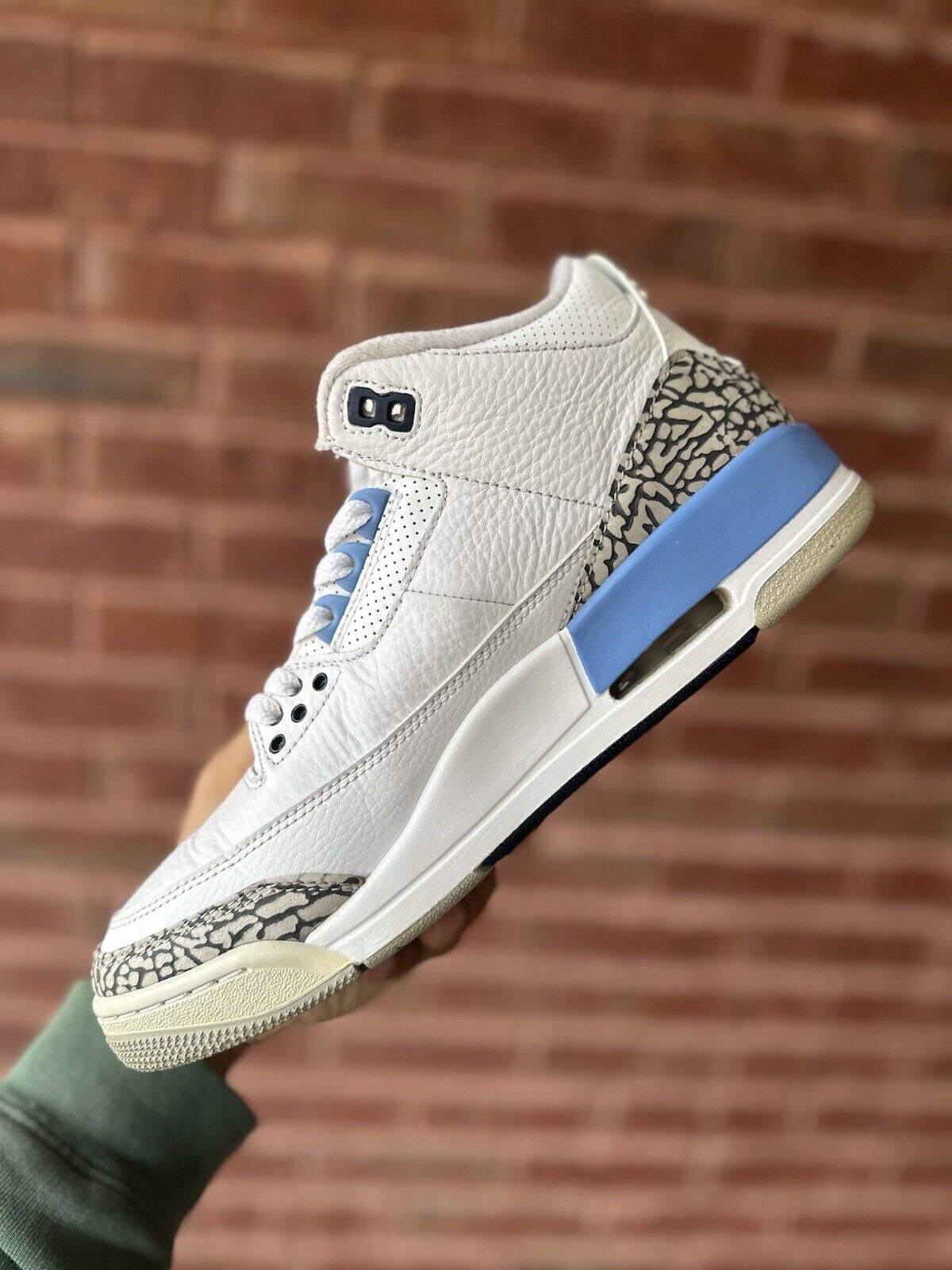 Size 8 - Jordan 3 Retro Mid UNC