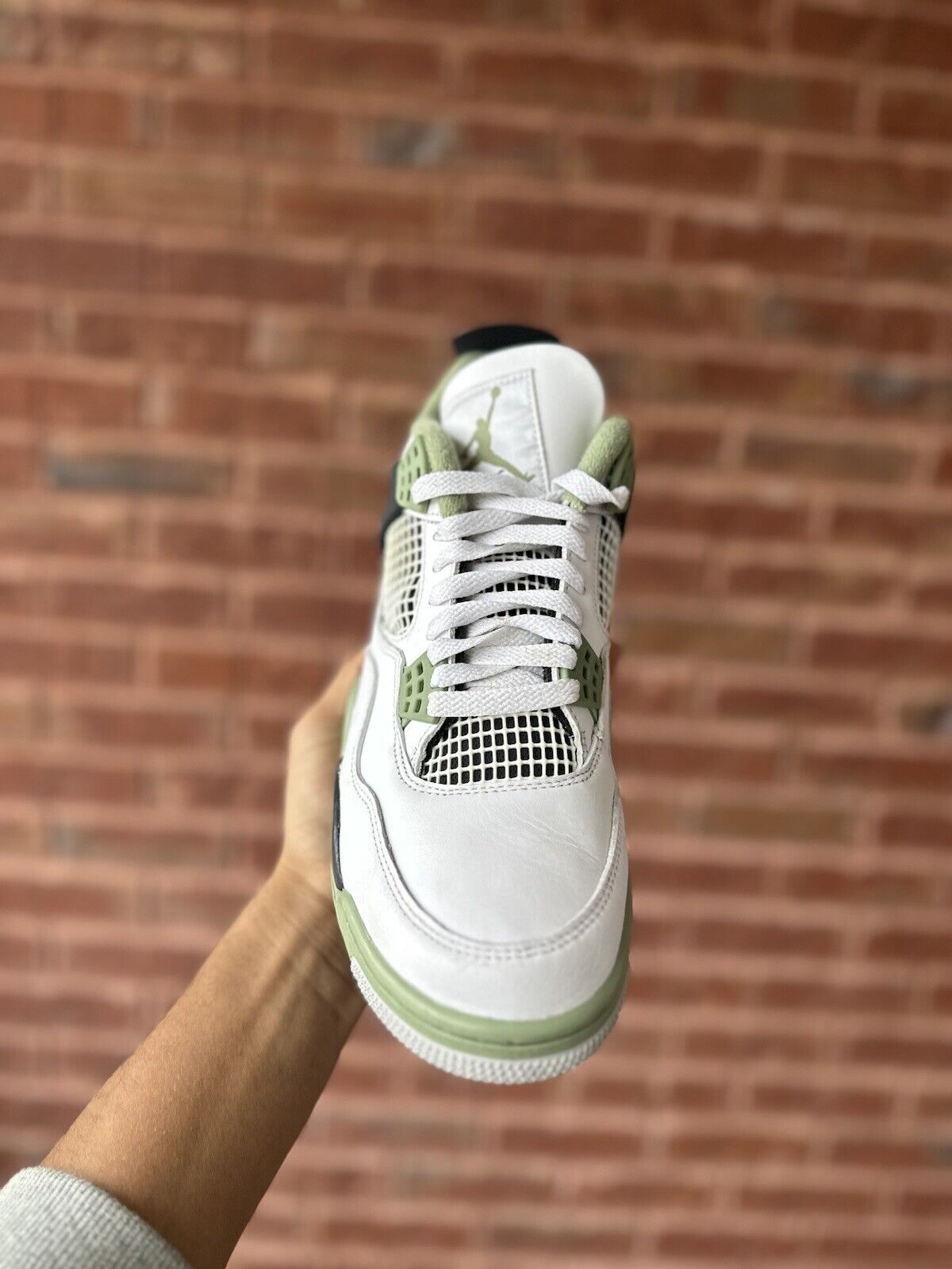 Size 11 - Jordan 4 Retro Mid Seafoam W