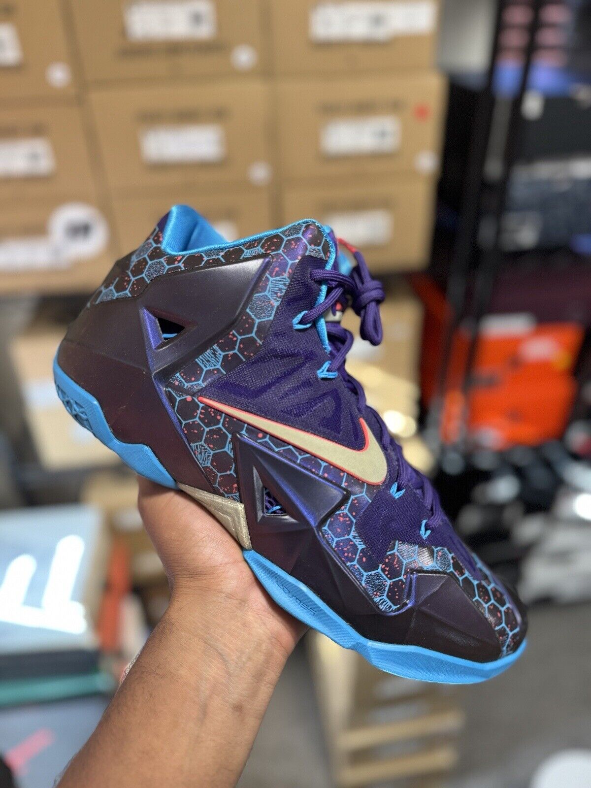 Size 10.5 - Nike LeBron 11 Hornets