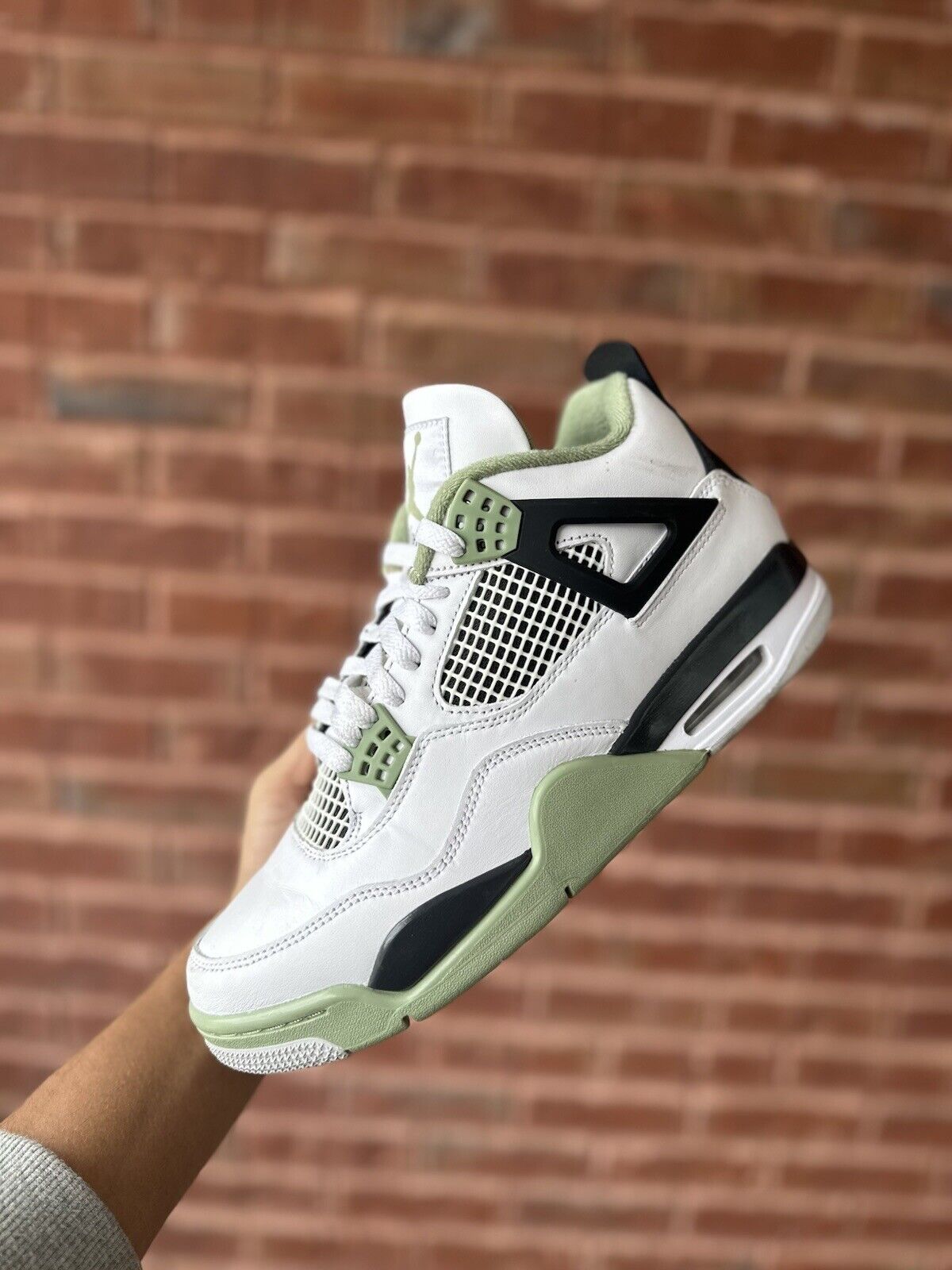 Size 11 - Jordan 4 Retro Mid Seafoam W