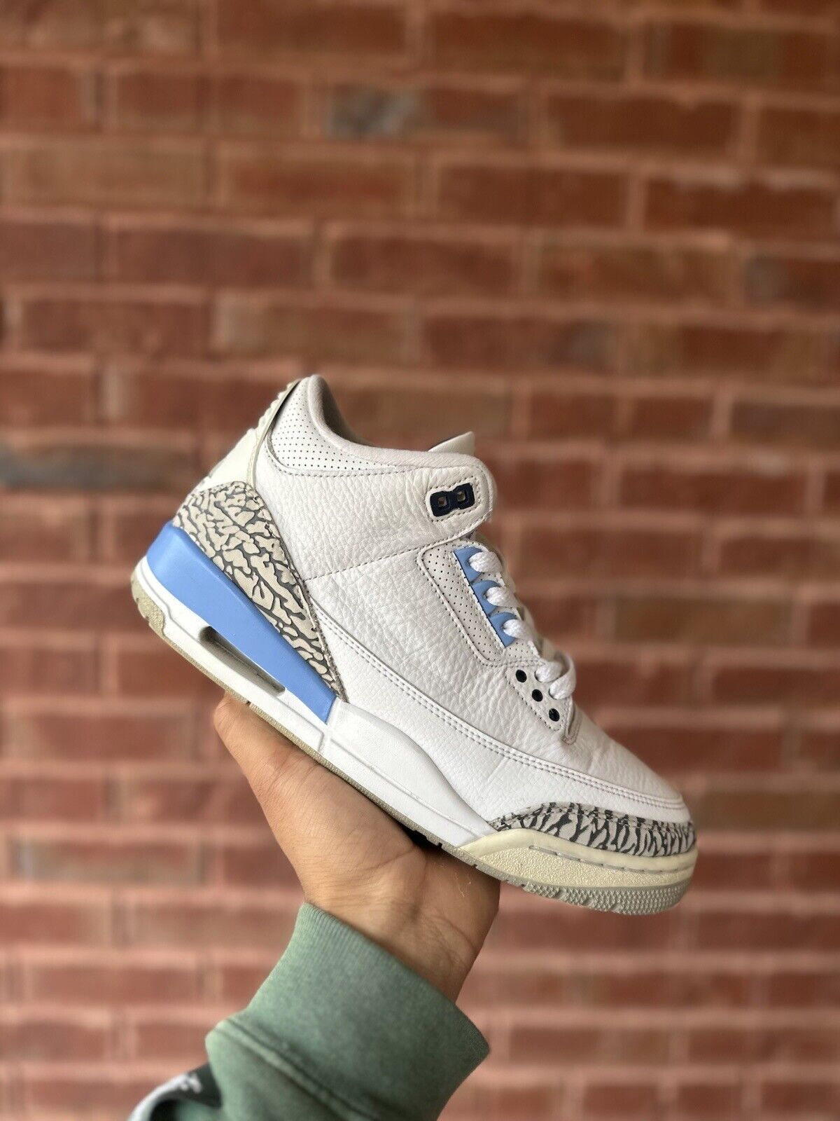 Size 8 - Jordan 3 Retro Mid UNC