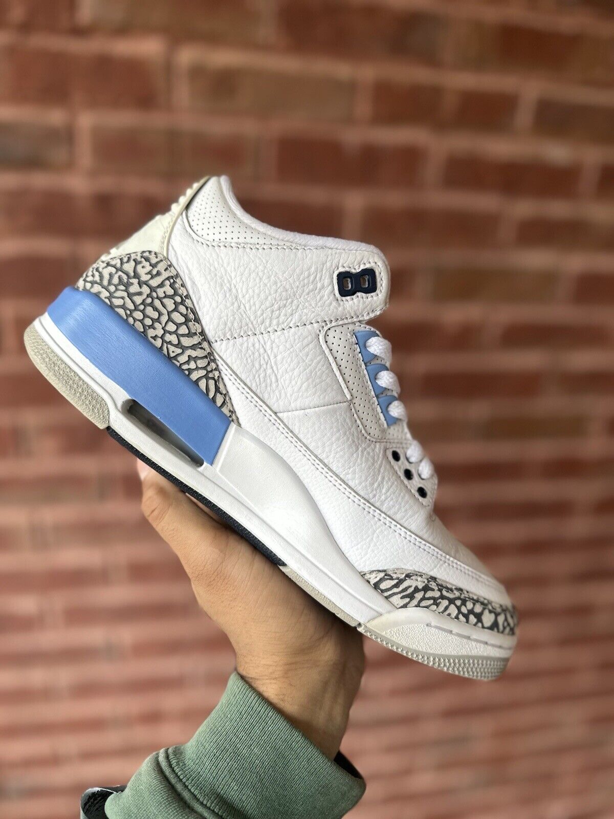 Size 8 - Jordan 3 Retro Mid UNC