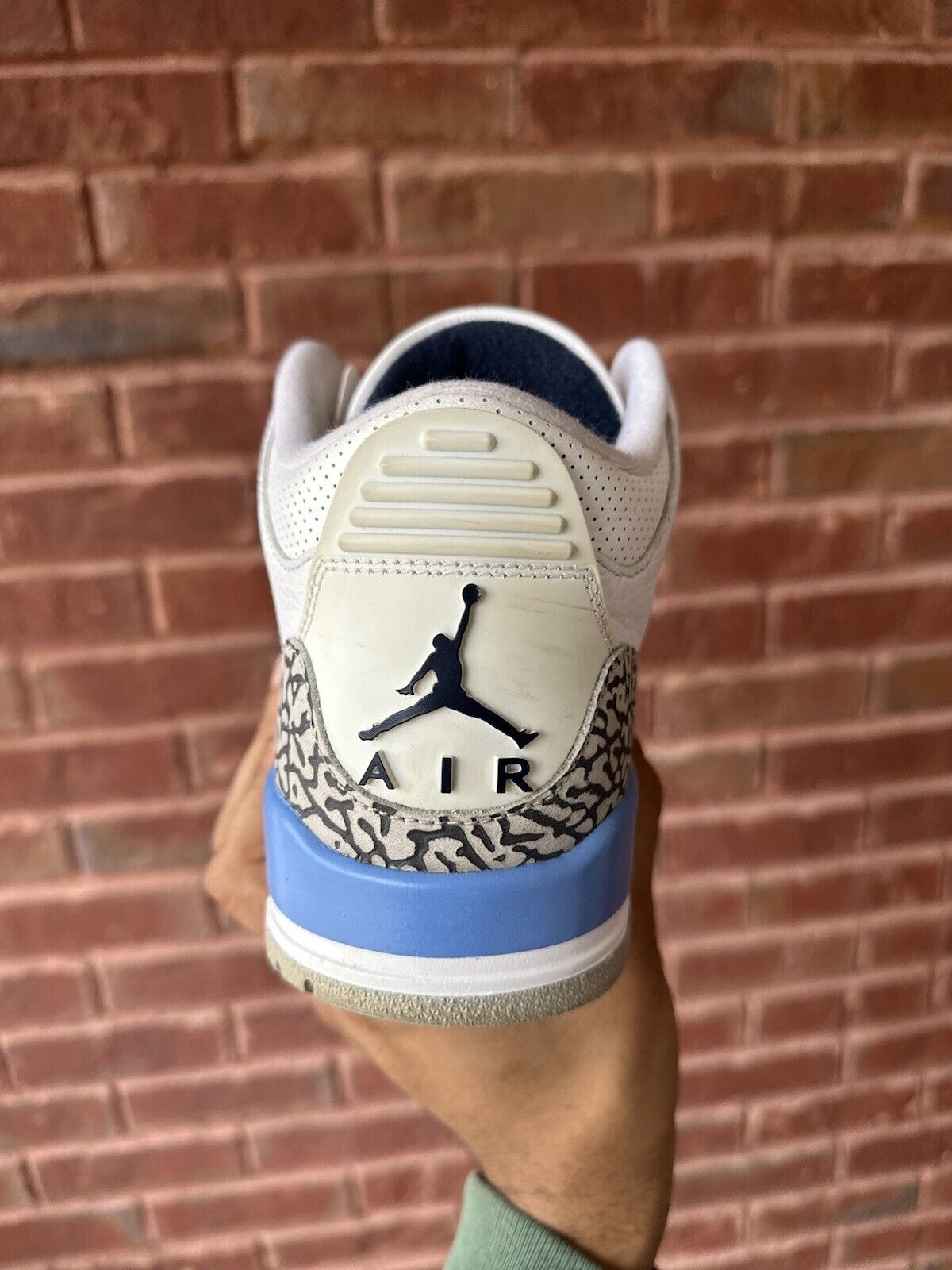 Size 8 - Jordan 3 Retro Mid UNC