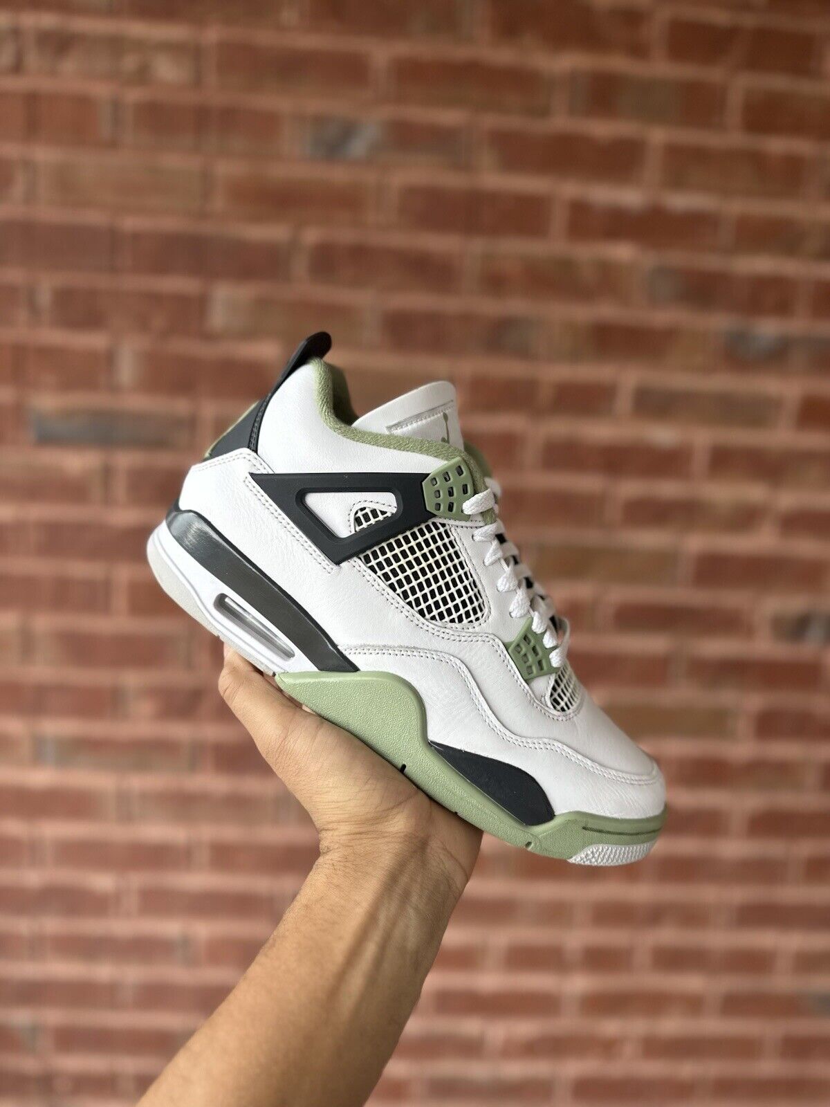 Size 11 - Jordan 4 Retro Mid Seafoam W