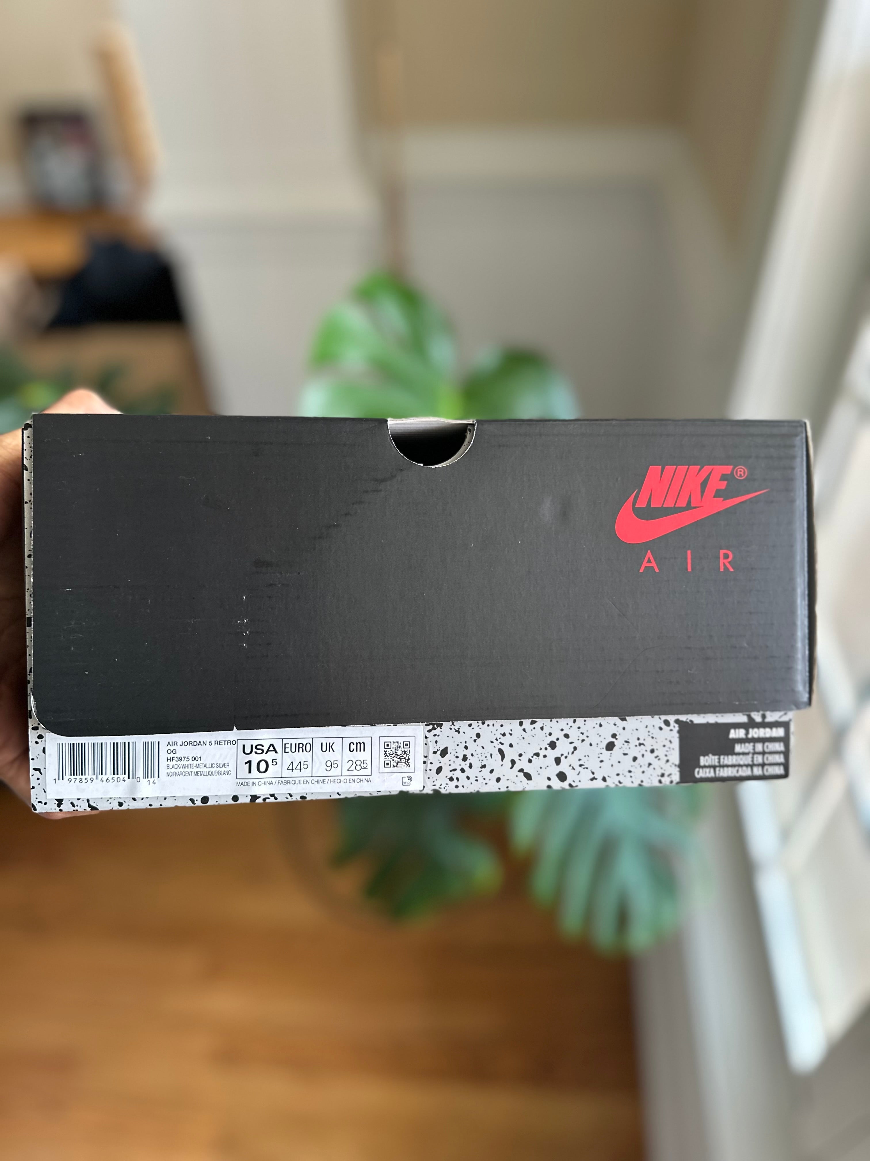 Size 10.5 - J5 black metallic 2025