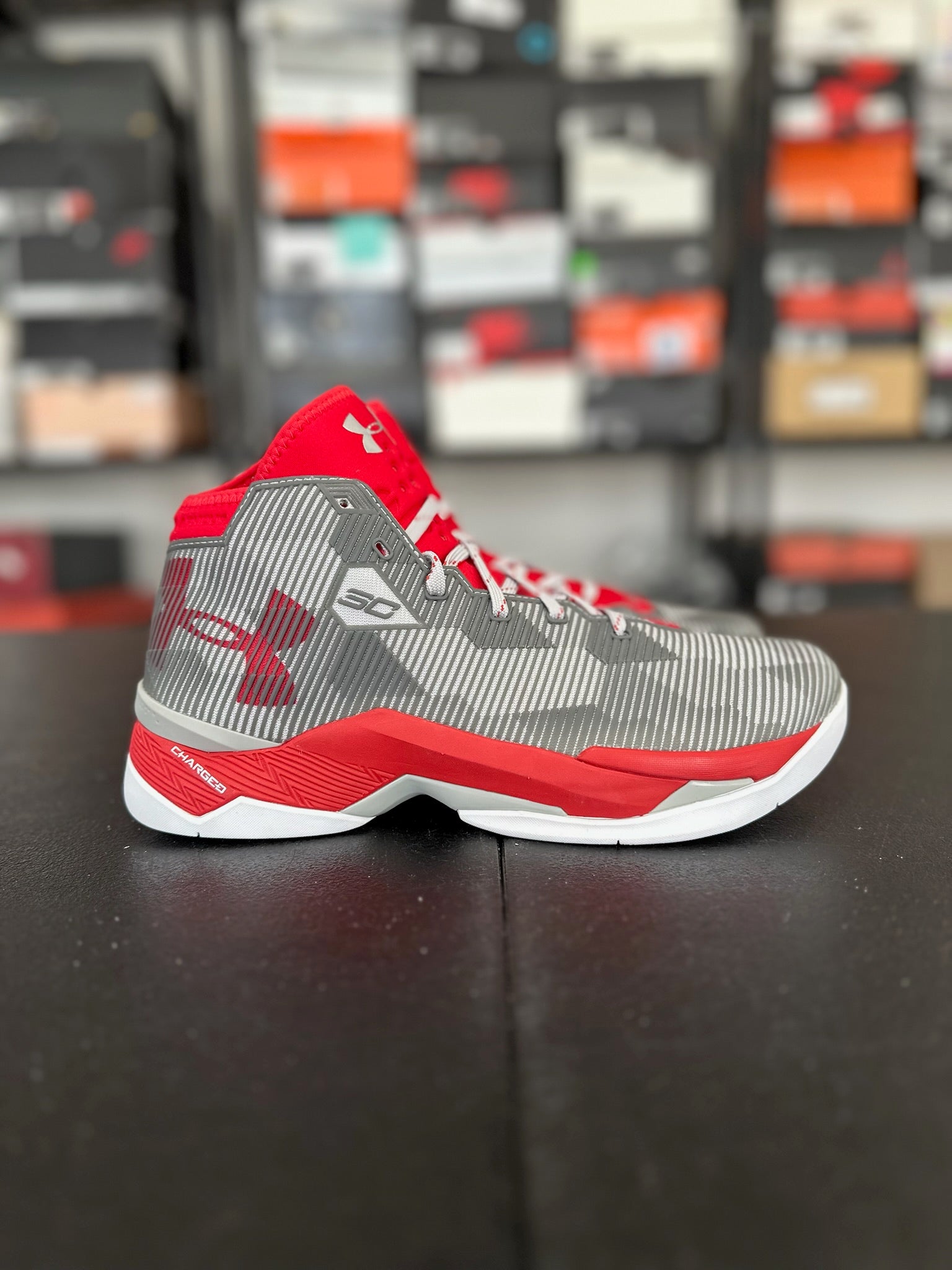 Size 9.5 - Curry 2.5 Grey/Red DS