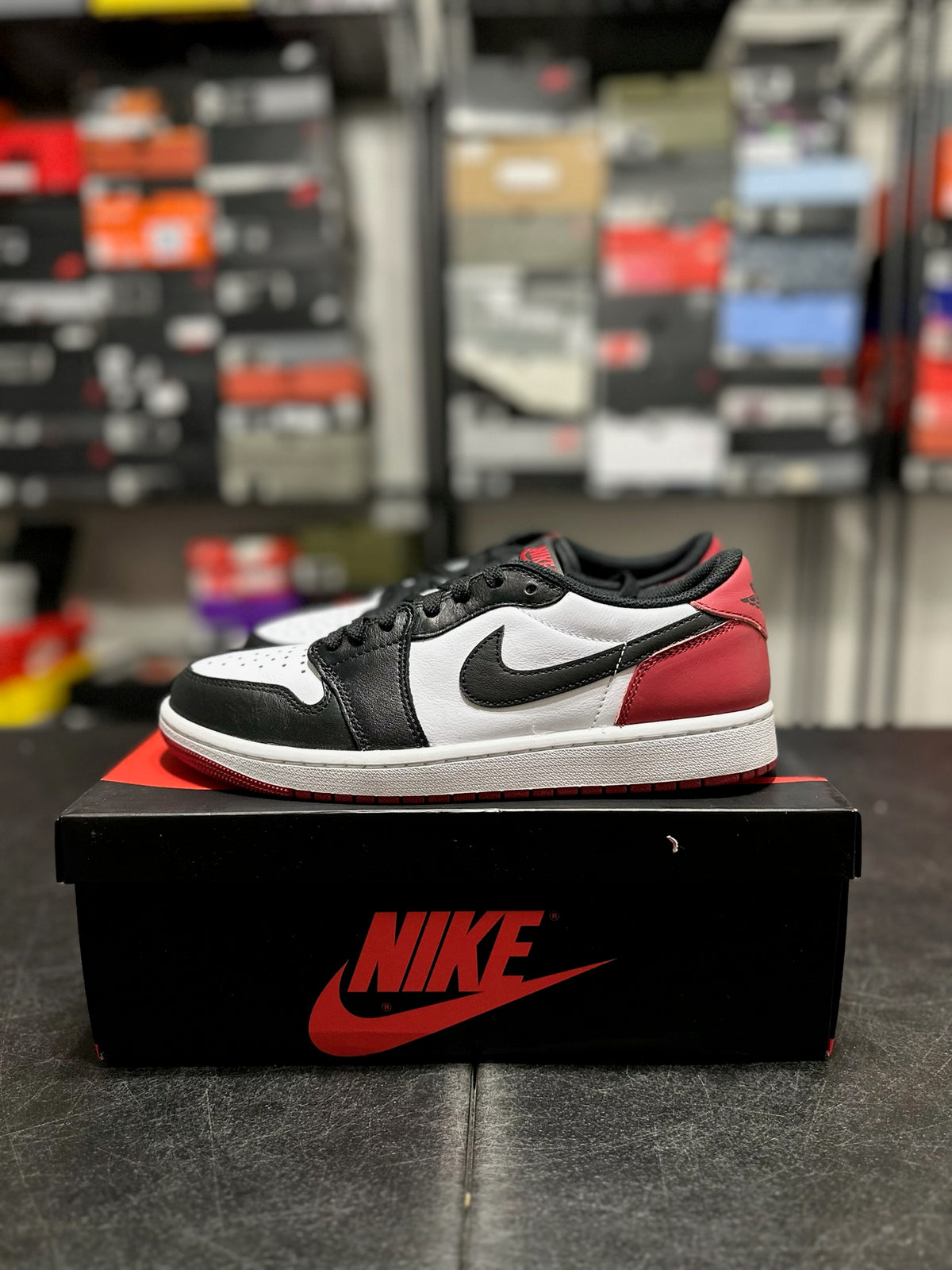 Size 9 - j1 low black toe