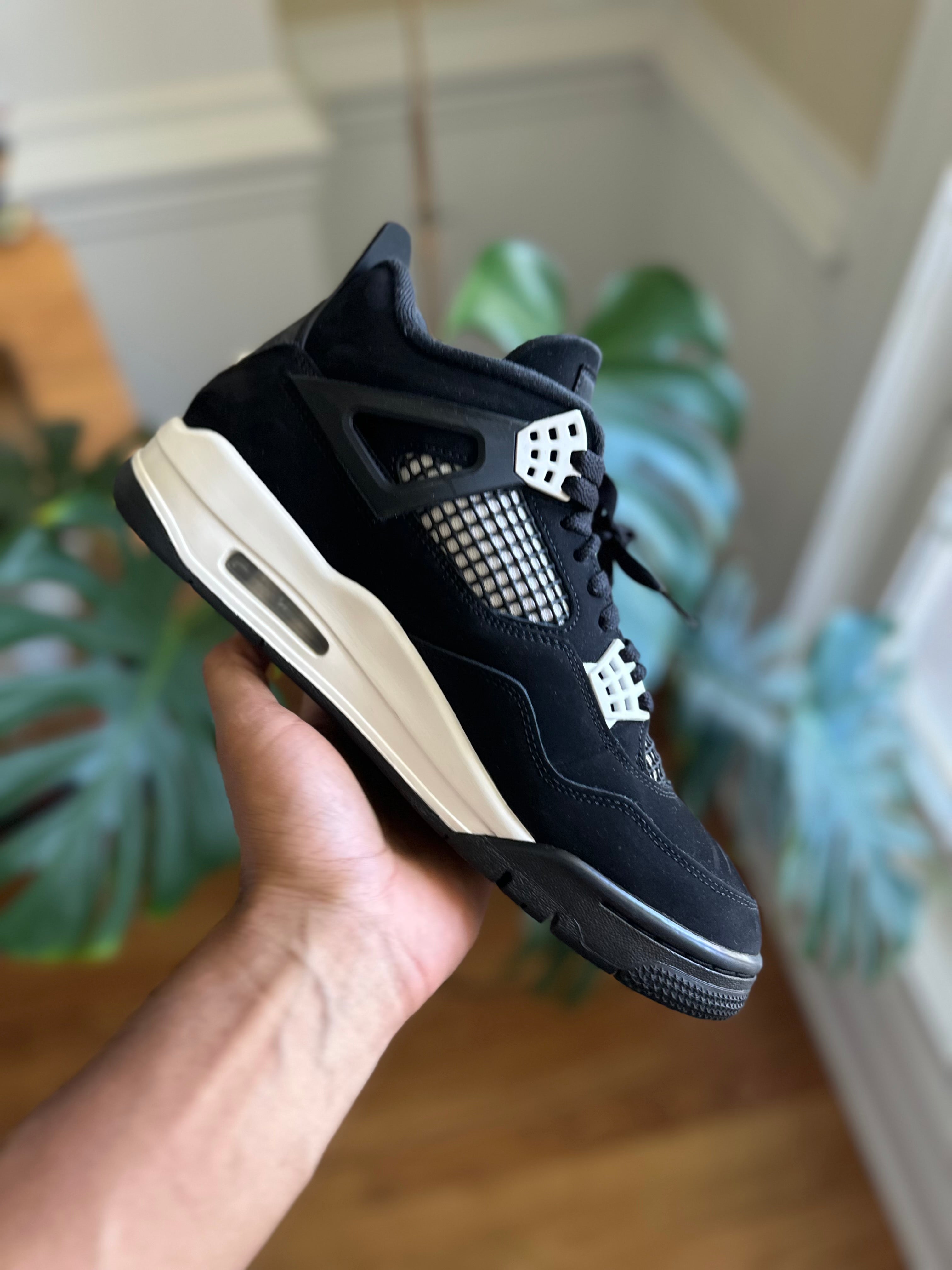 Size 9 - J4 white thunder