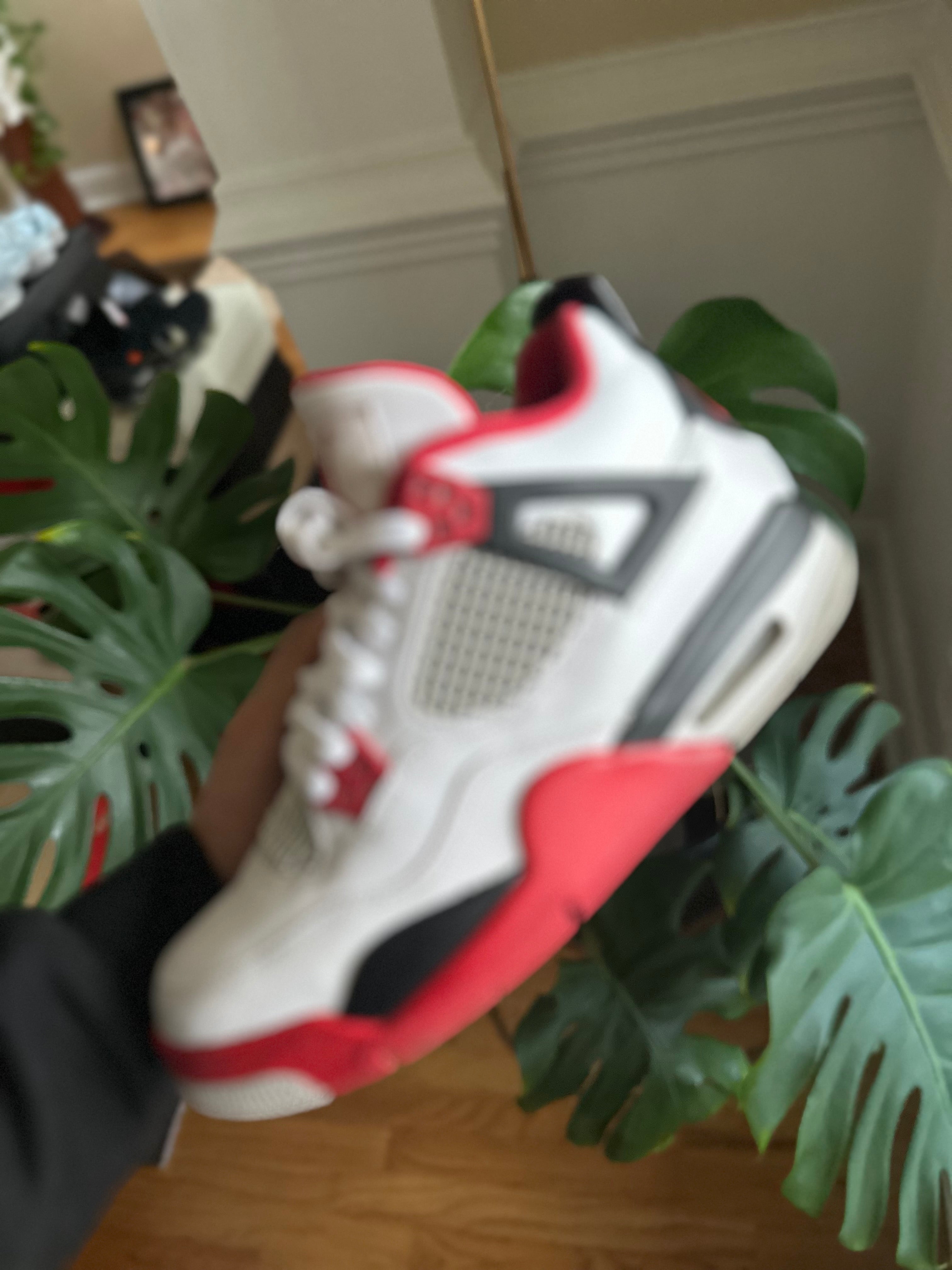 Size 7y - J4 fire red