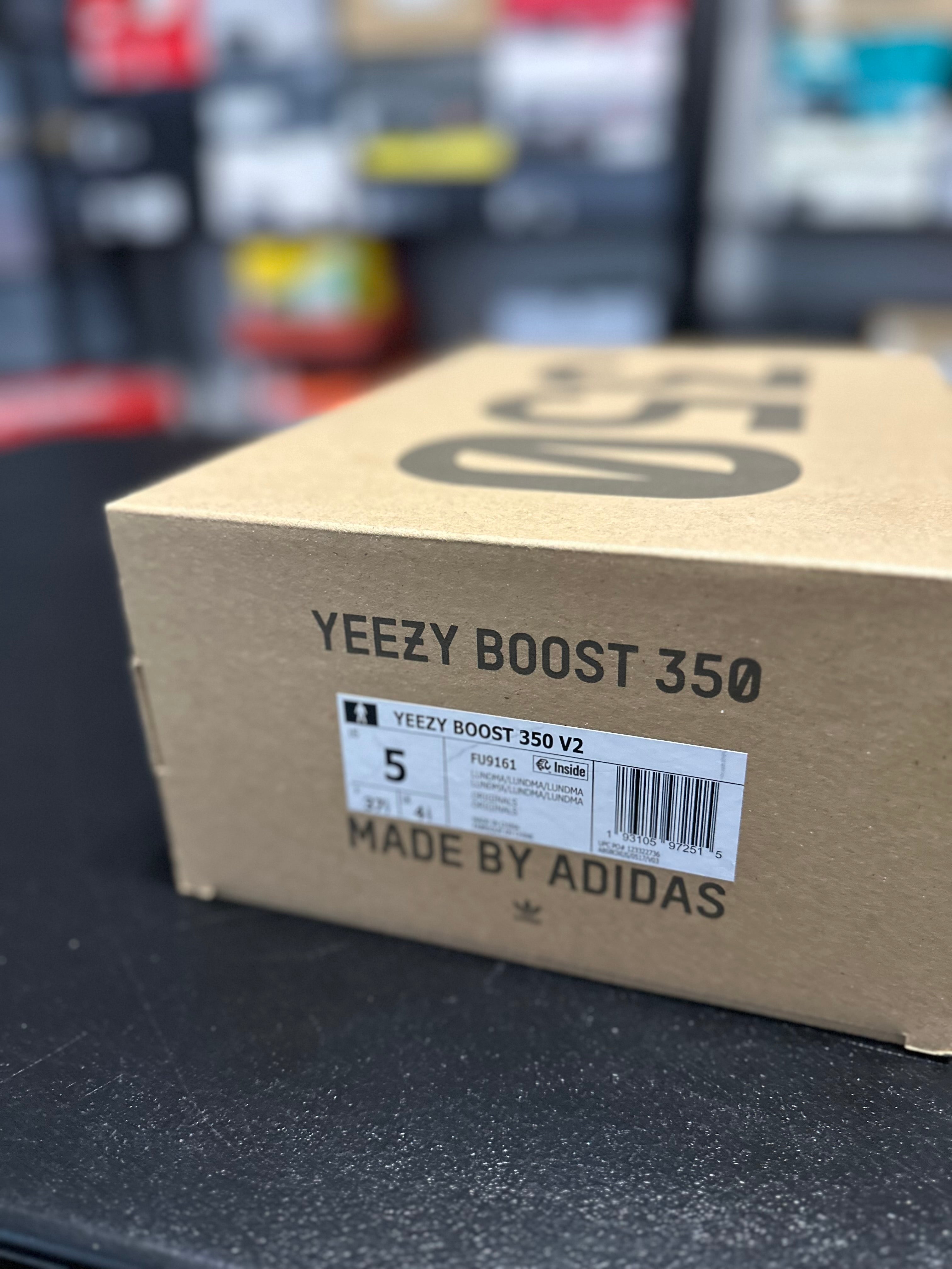 Size 5 - YZY 350 lundmark