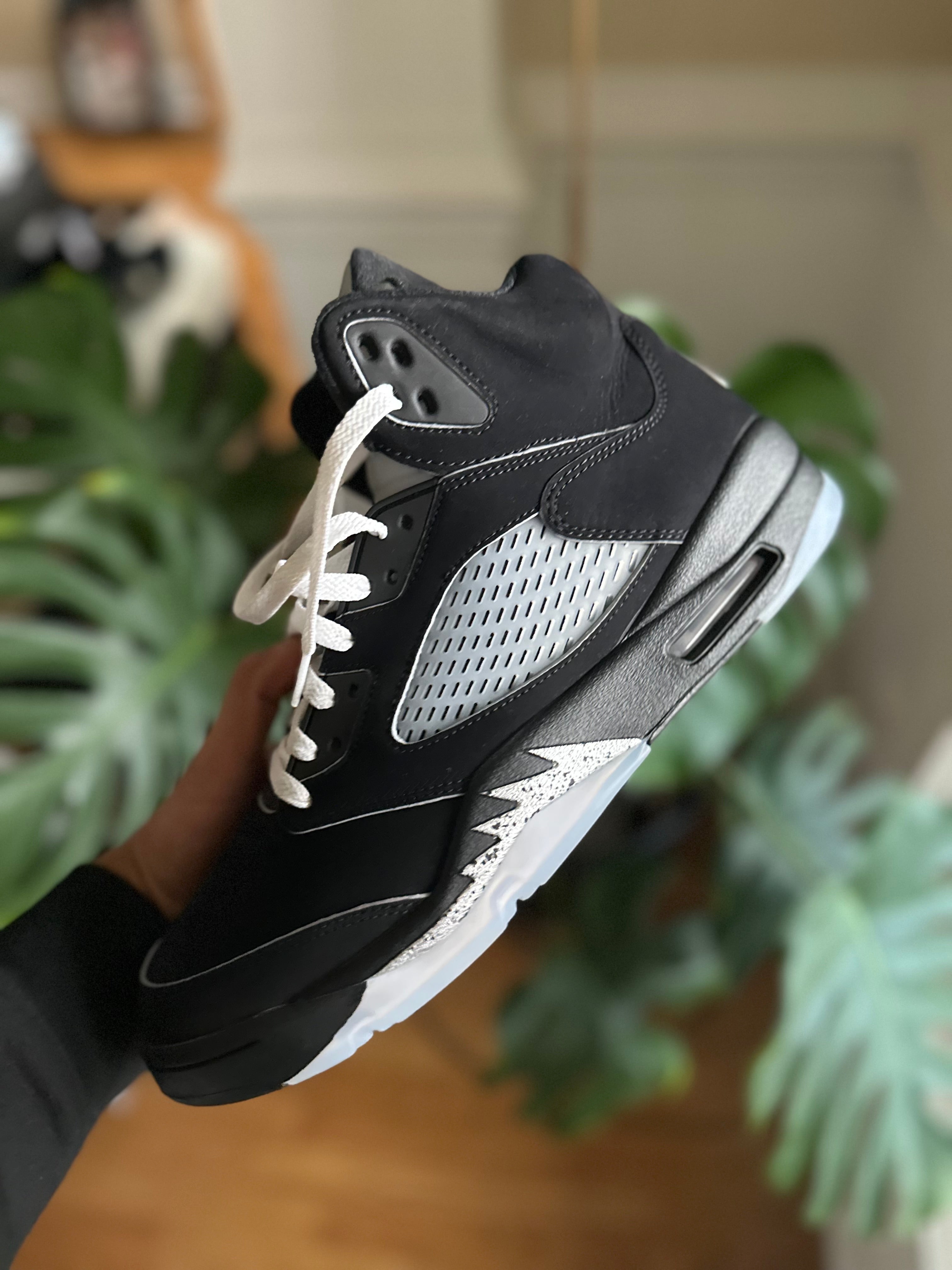 Size 12 - J5 black metallic 2025