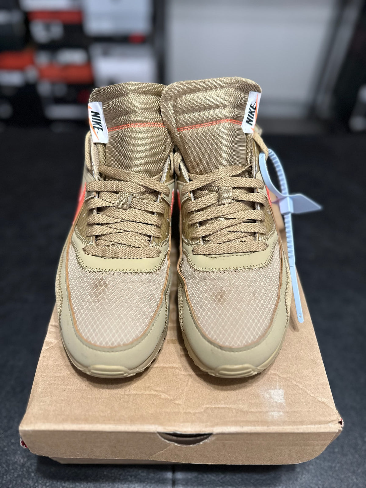 Size 10 - am 90 off white desert ore