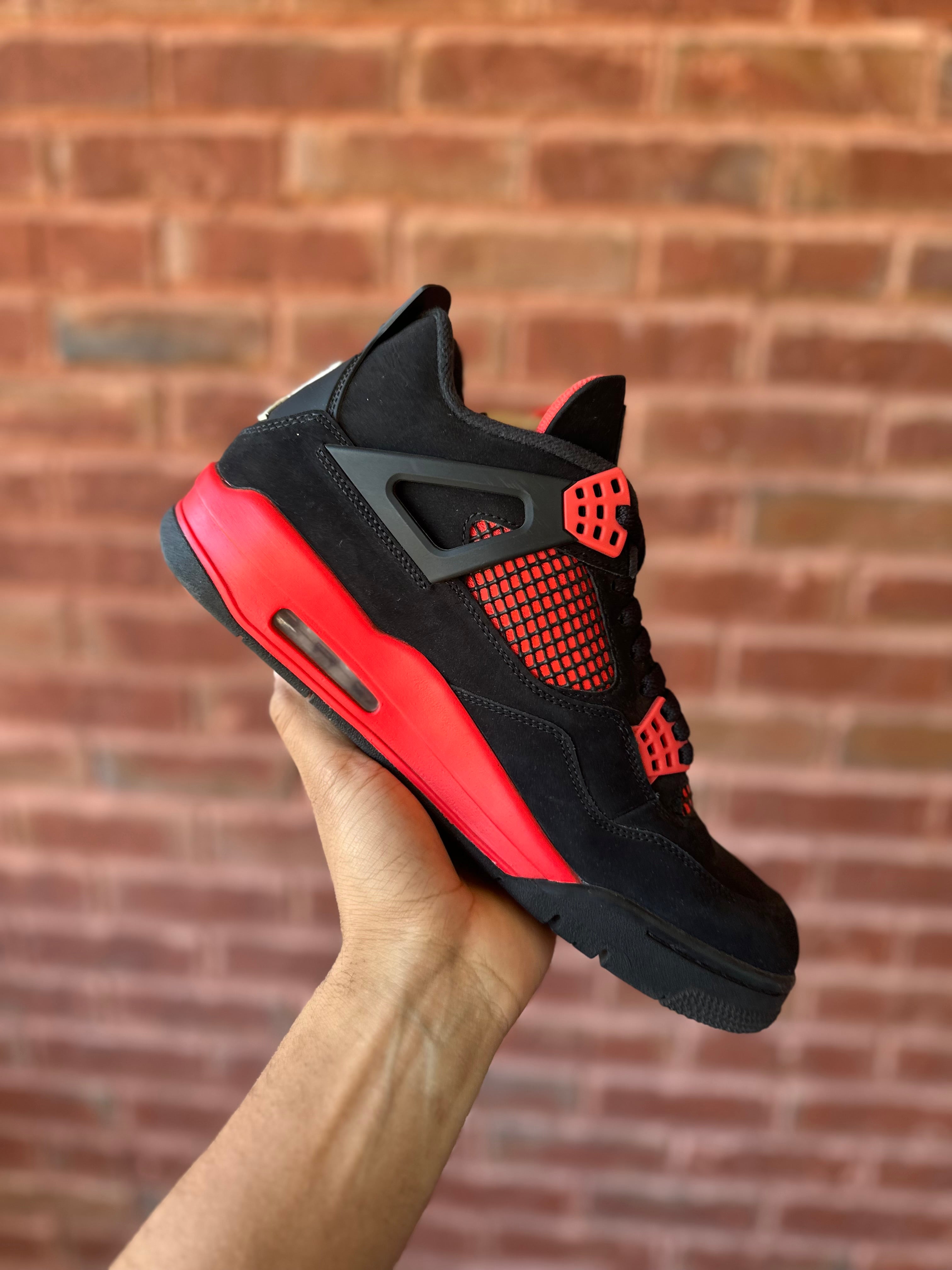 Size 10 - Jordan 4 red thunder