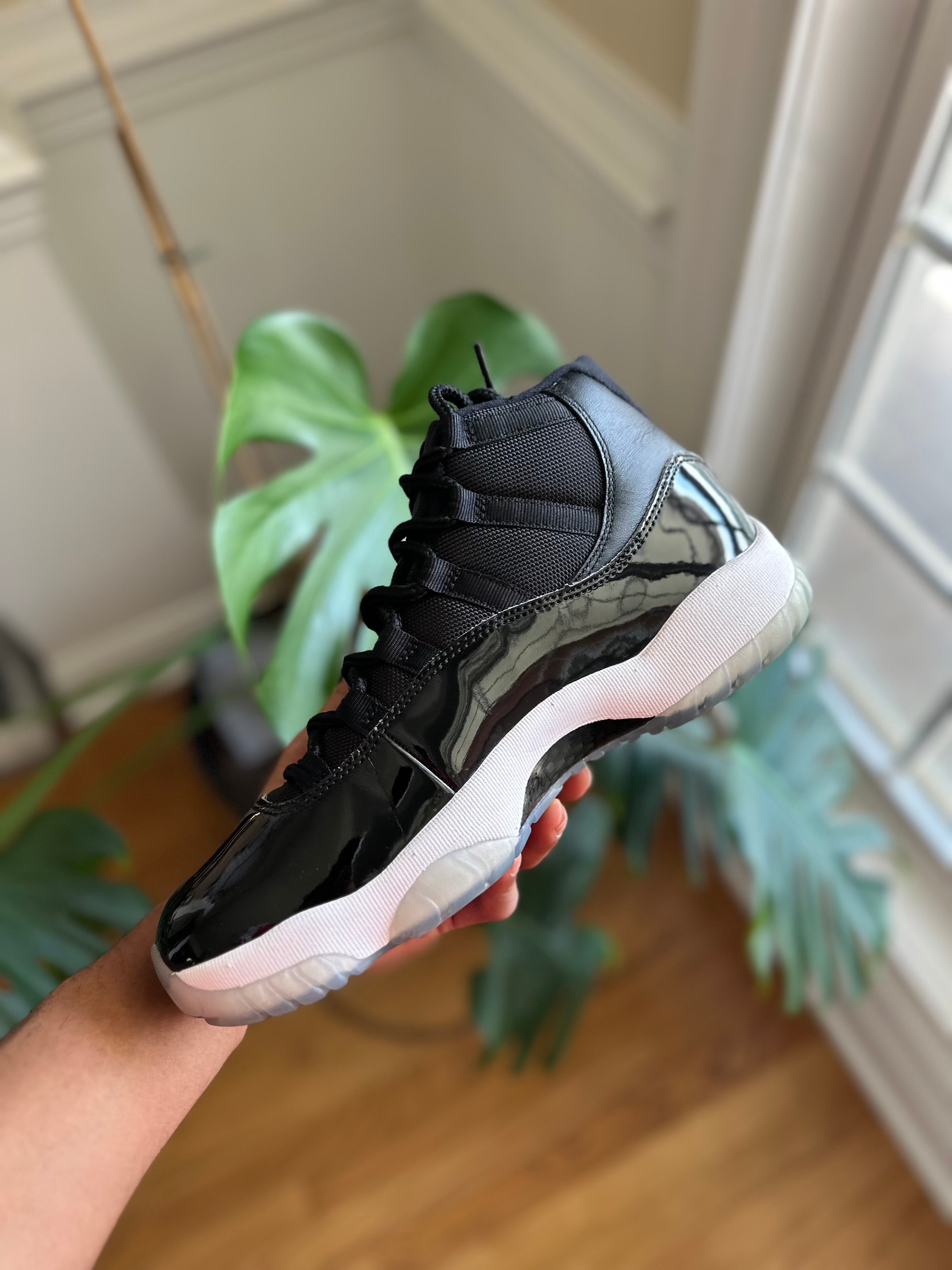 Size 9 - J11 space jam