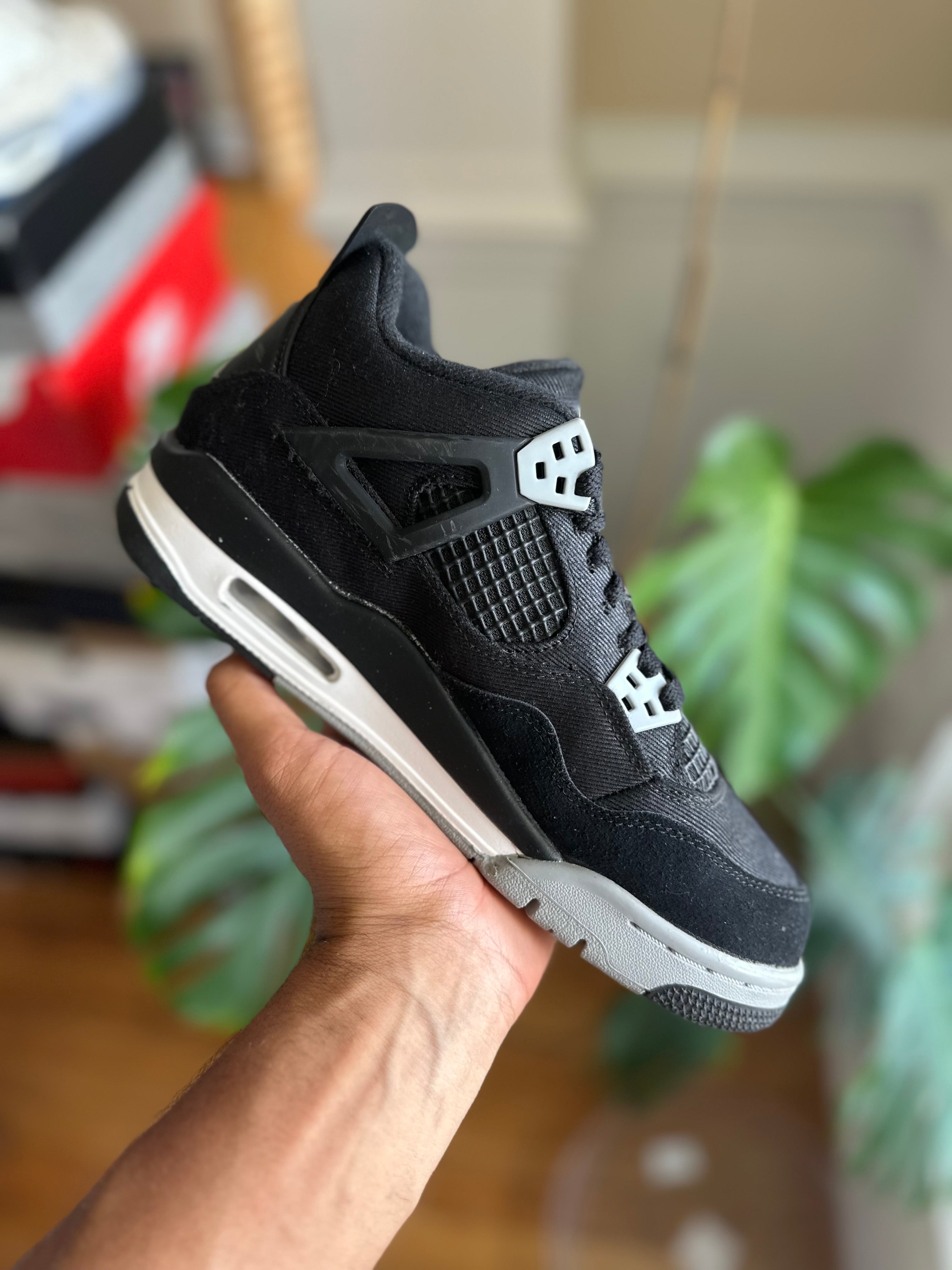 Size 7y - J4 black canvas